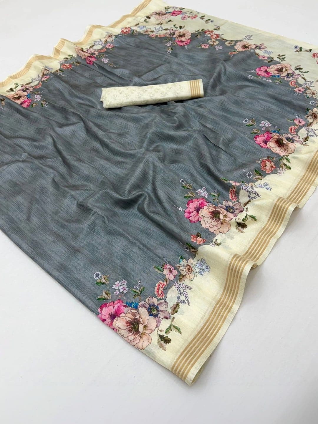NARIVESH TRENDS Floral Art Silk Saree thumbnail 2
