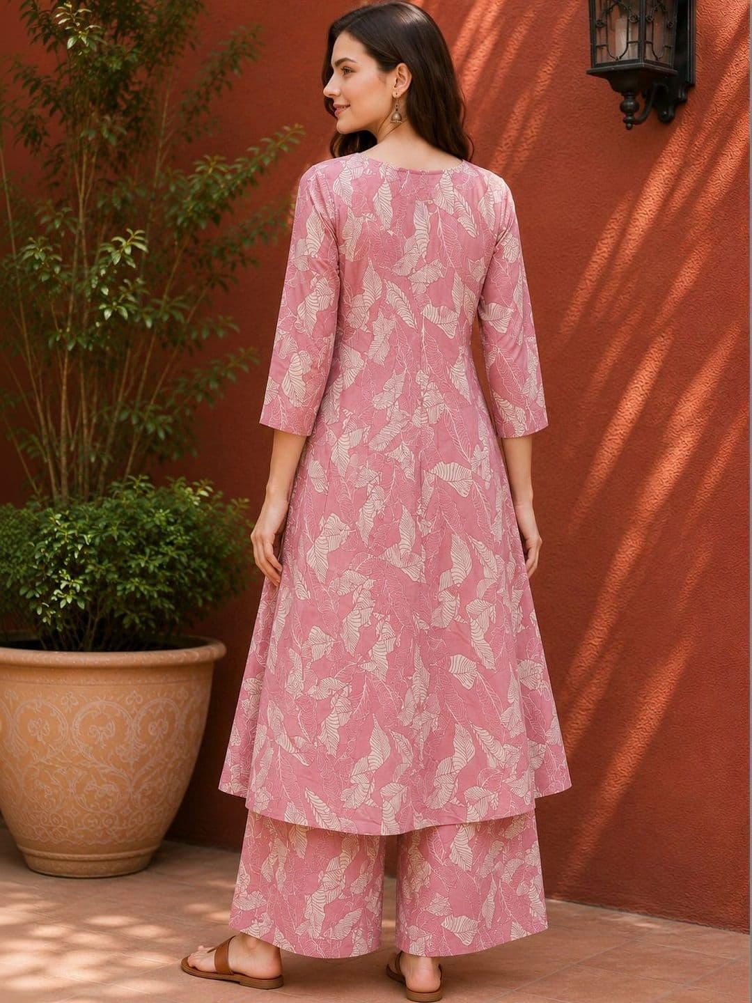 EVANORA Women Floral Printed Regular Kurta with Palazzos thumbnail 2