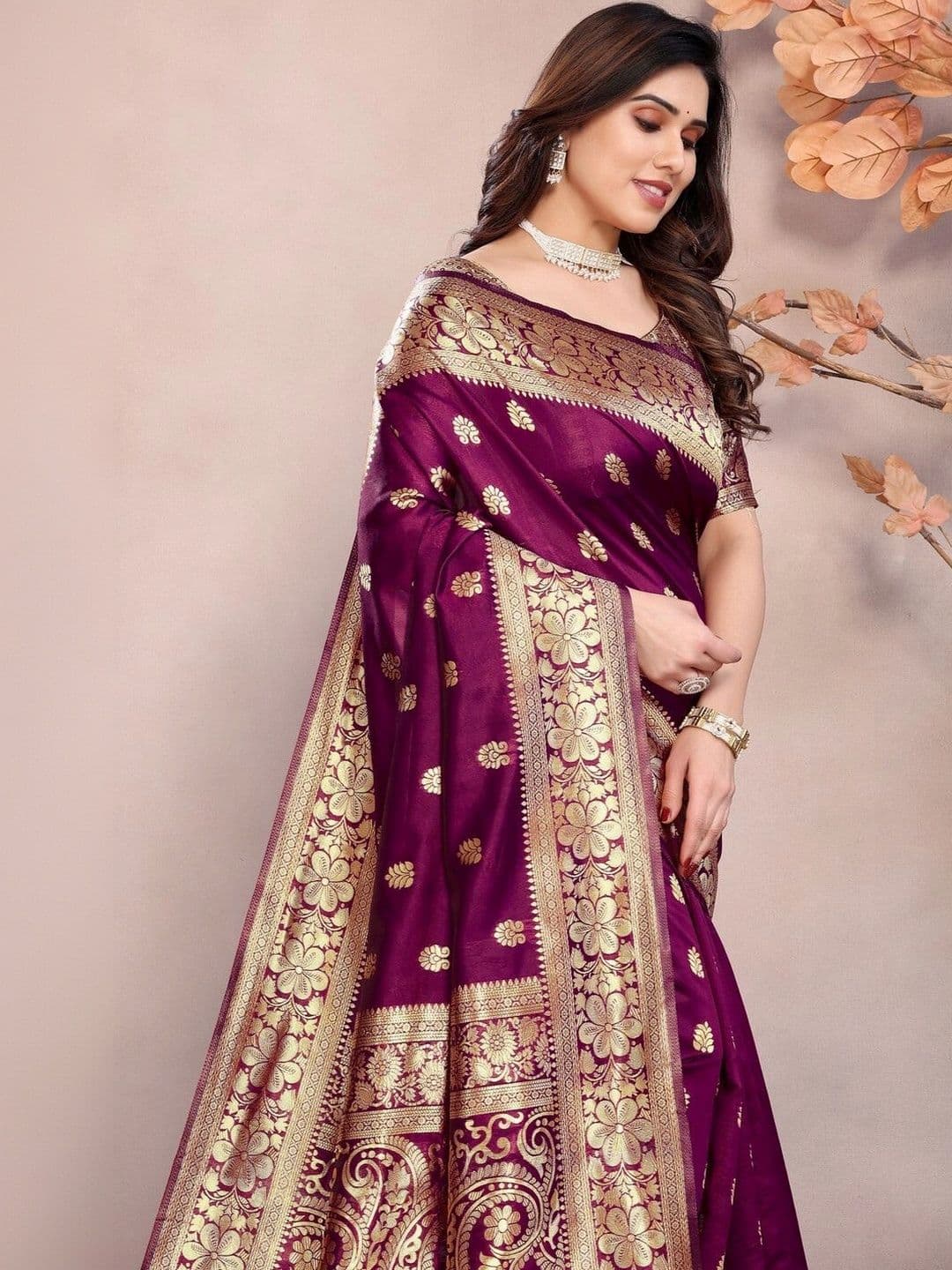 ODHNEE Woven Design Zari Silk Blend Designer Banarasi Saree thumbnail 4