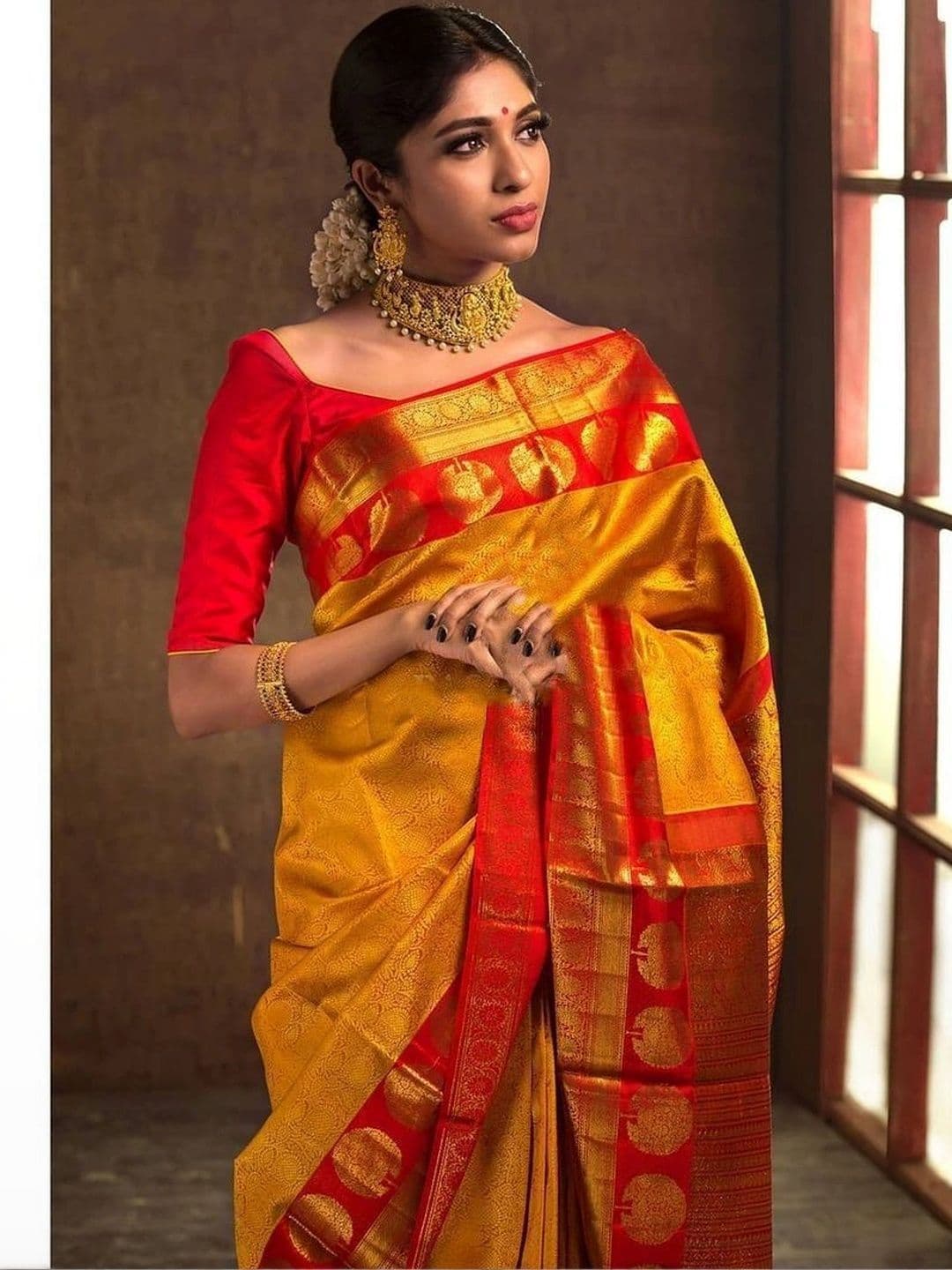 PAZVADI Woven Design Zari Silk Blend Designer Kanjeevaram Saree thumbnail 4