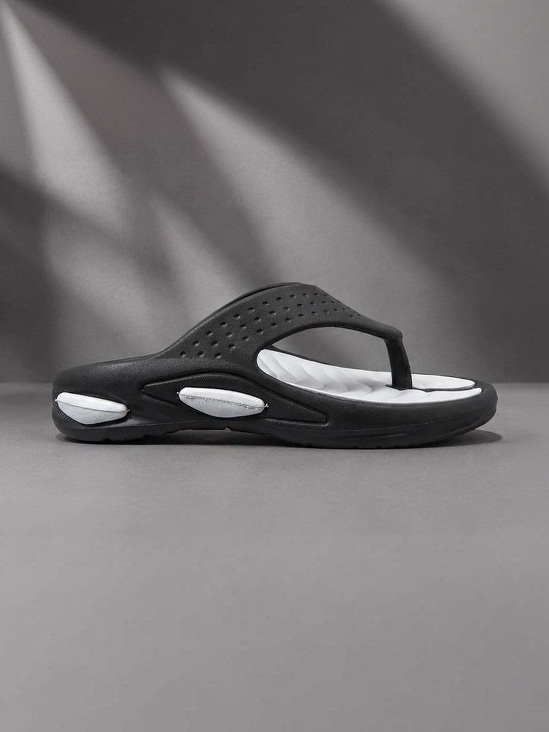 VOOLIO Men Colourblocked Thong Flip-Flops thumbnail 3