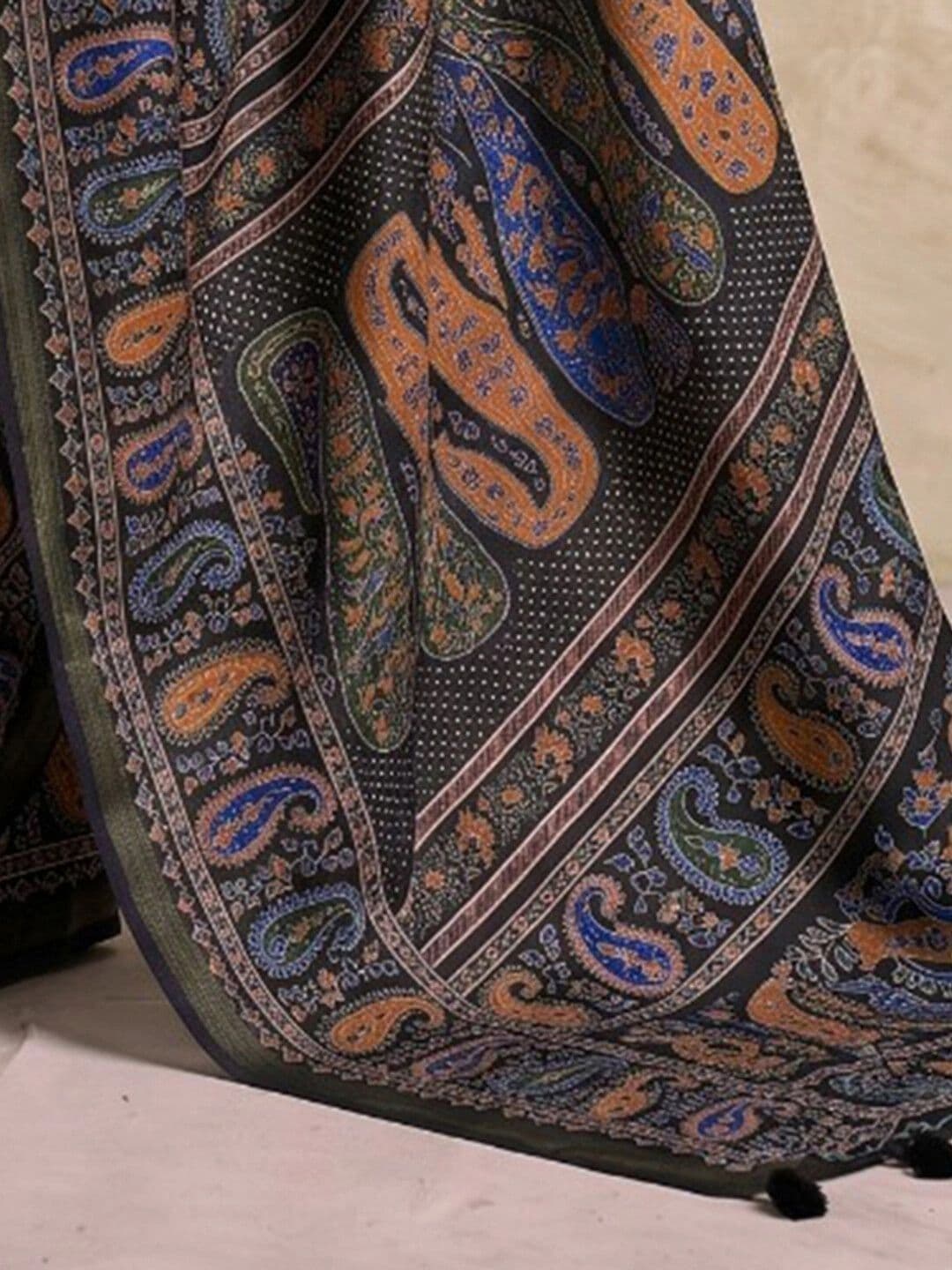 SAARA Paisley Zari Silk Blend Saree thumbnail 6