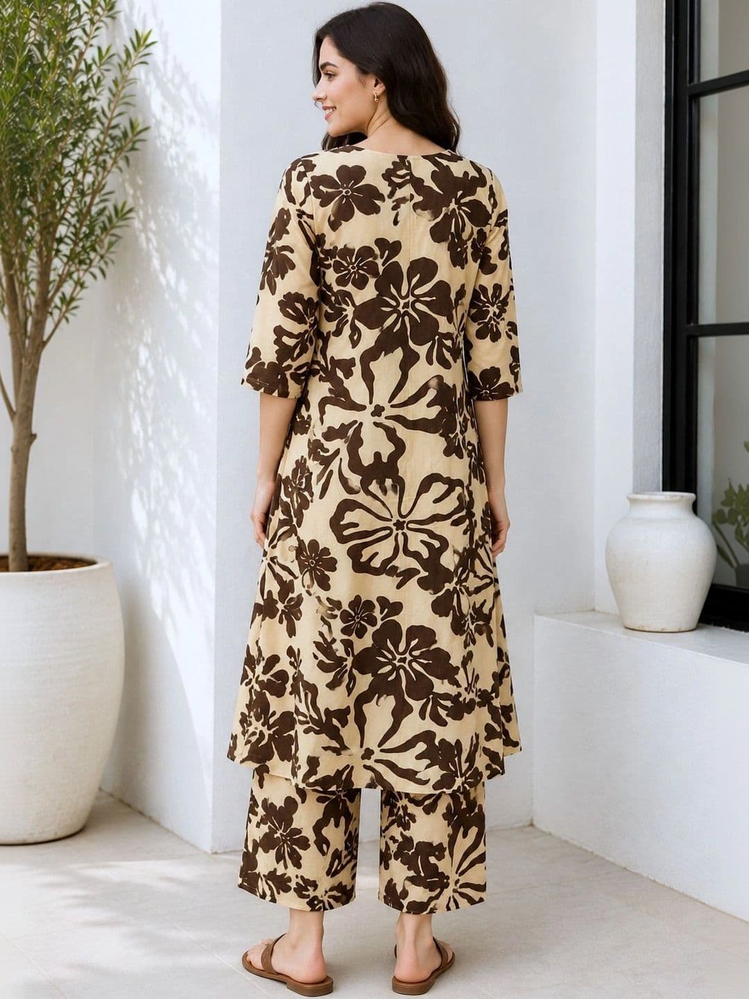 EVANORA Women Floral Printed Regular Kurta with Palazzos thumbnail 4