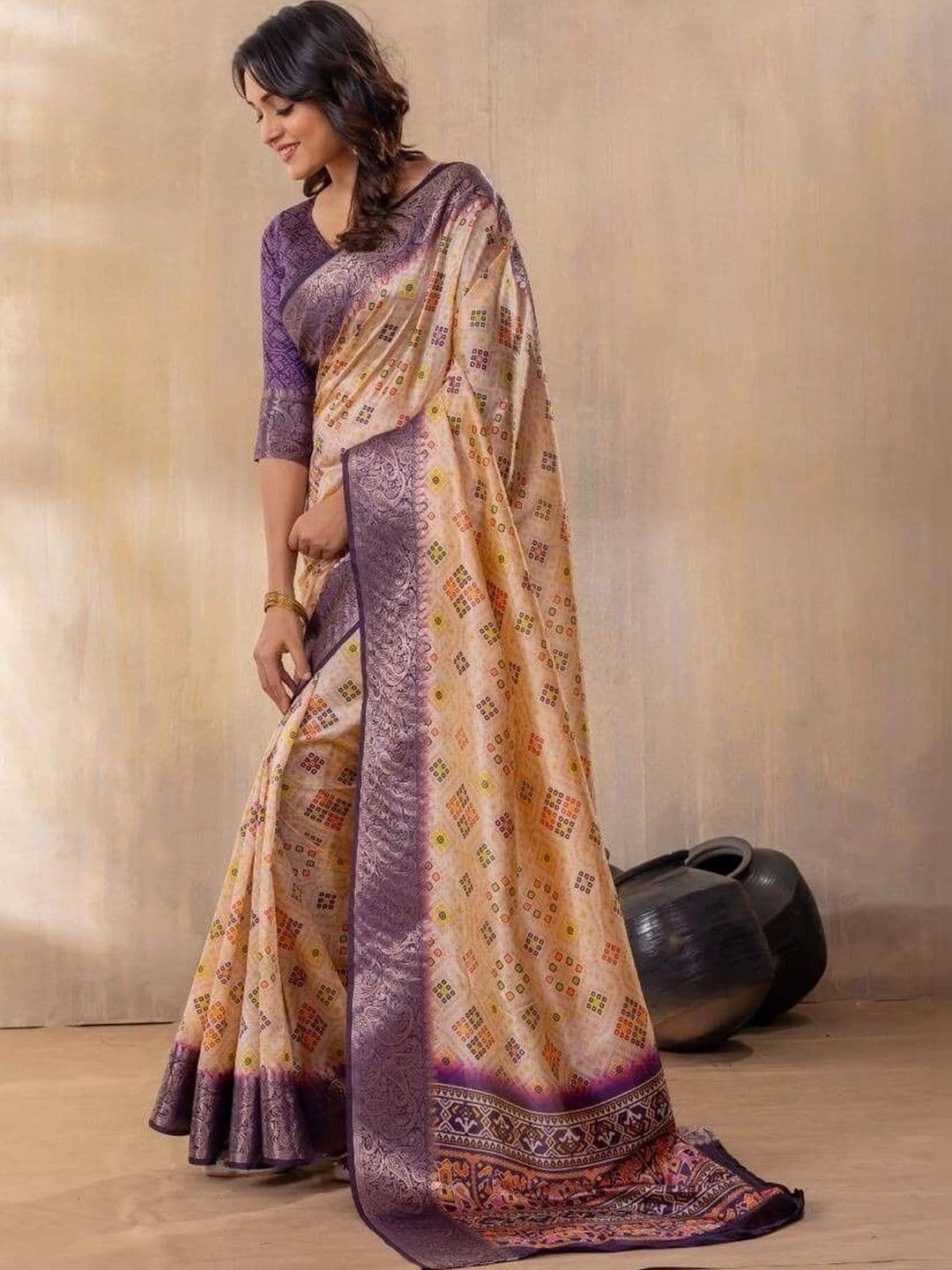 Sampada india Bandhani Zari Silk Blend Saree thumbnail 3