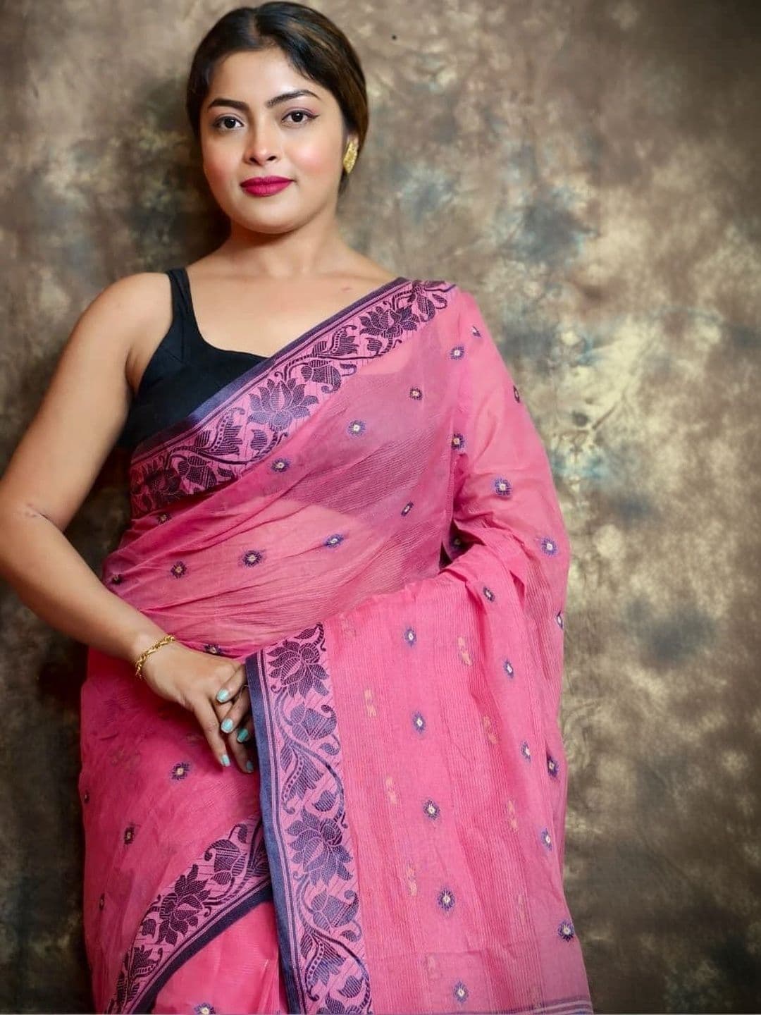 TANTSHREE Floral Embroidered Pure Cotton Saree thumbnail 2