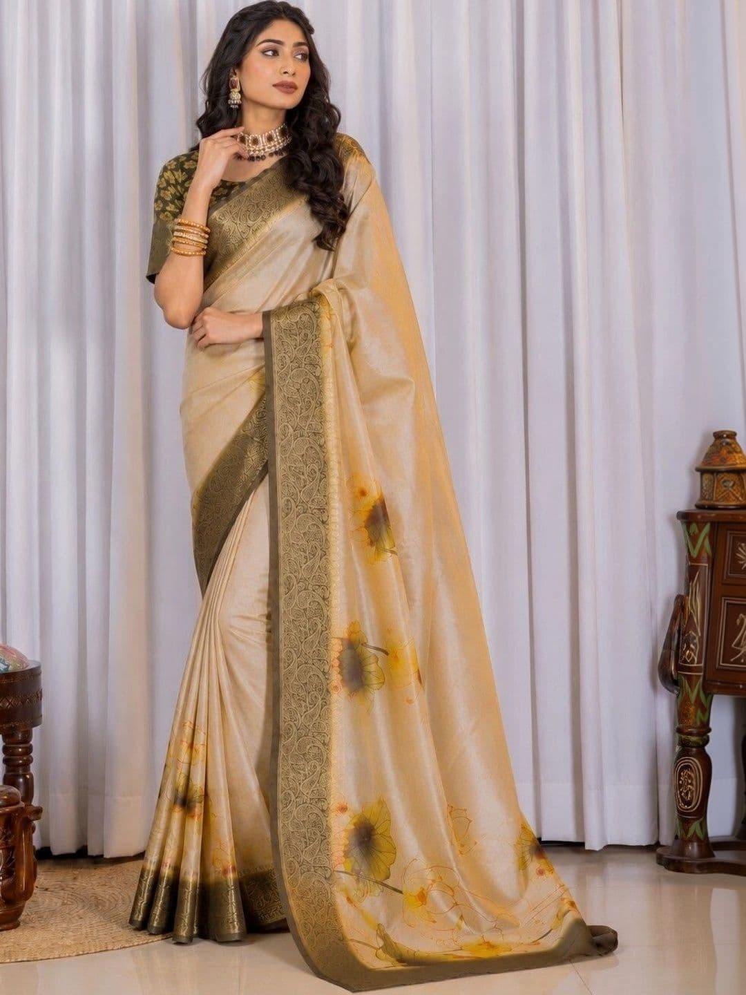 Sampada india Floral Silk Blend Saree thumbnail 3