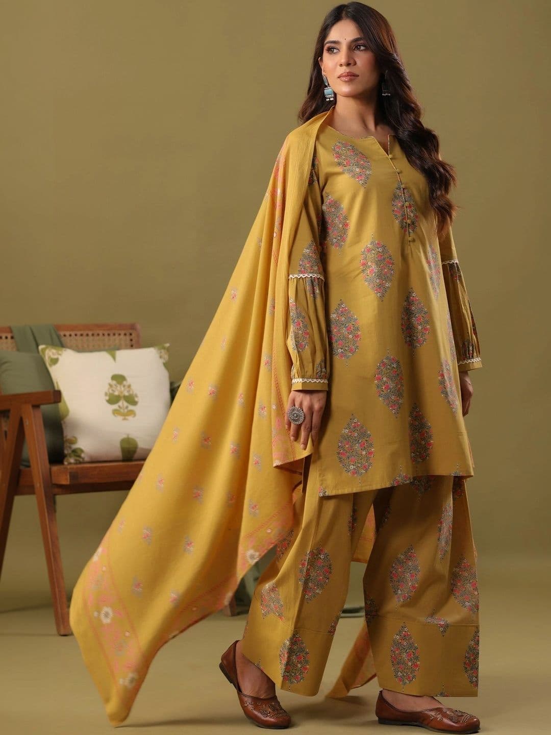 Rimeline Women Floral Printed Regular Pure Cotton Kurta with Farshi Salwar & Dupatta thumbnail 3