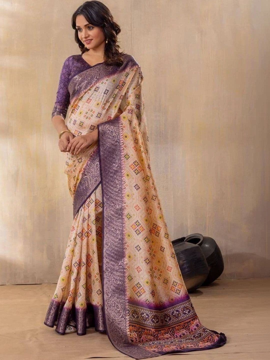 Sampada india Bandhani Zari Silk Blend Saree thumbnail 4