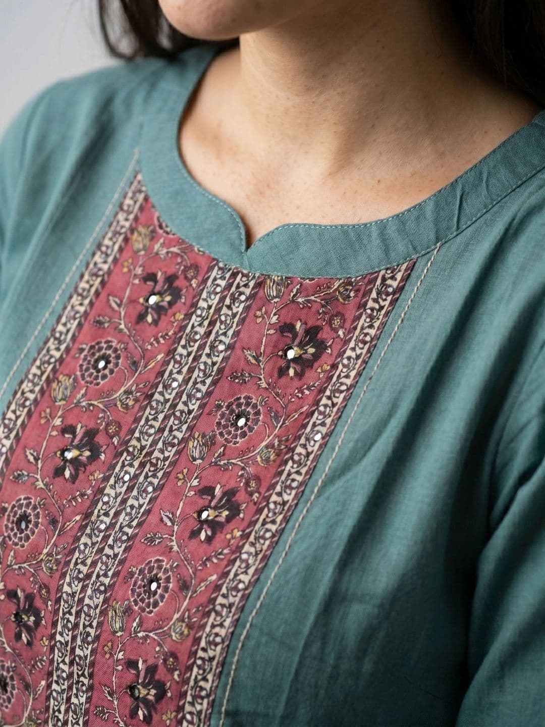 Pehroam Women Ethnic Motifs Embroidered Mirror Work Handloom Kurta thumbnail 2
