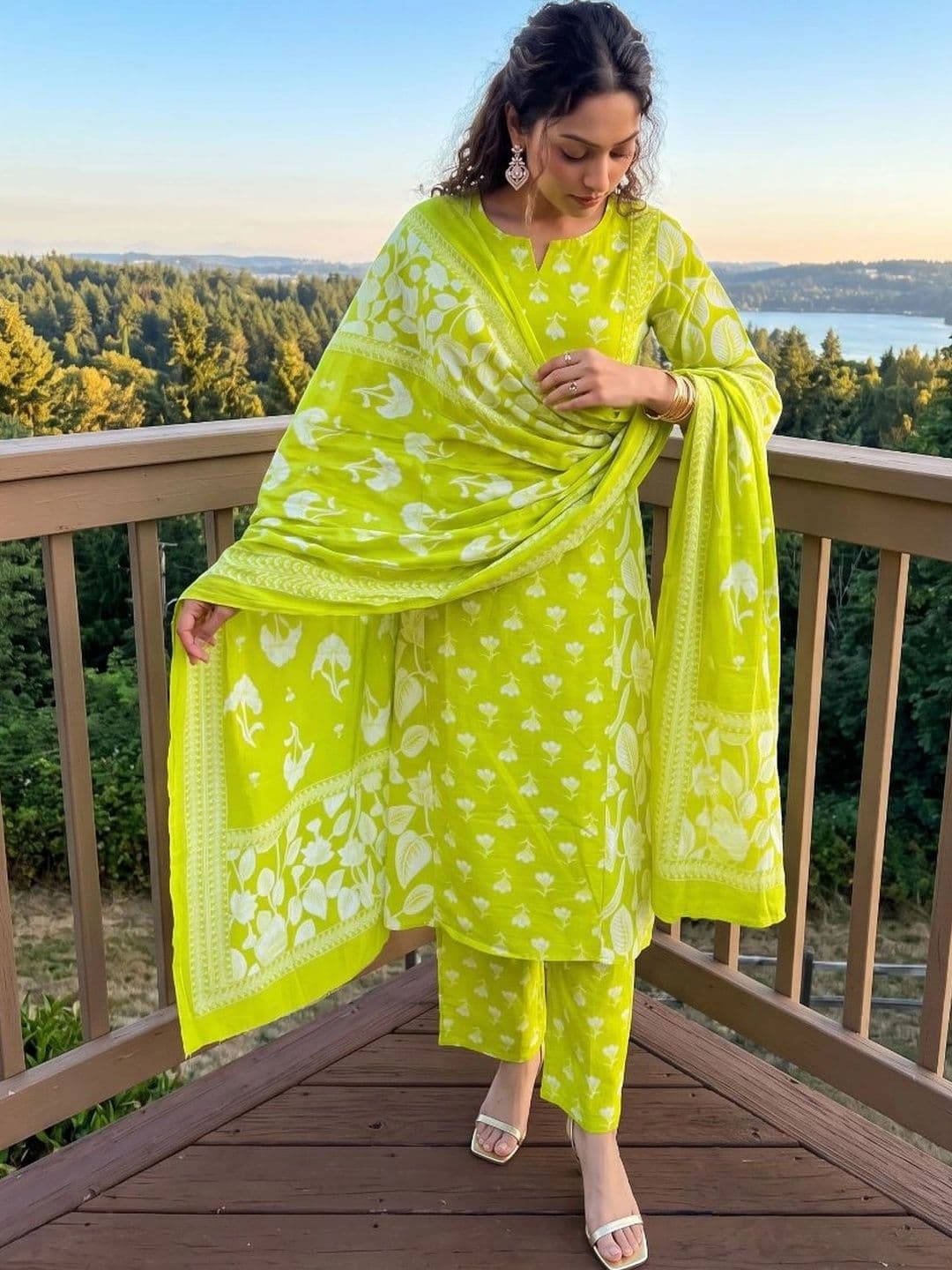 Sangria Women Floral Printed Regular Pure Cotton Kurta with Palazzos & With Dupatta thumbnail 4