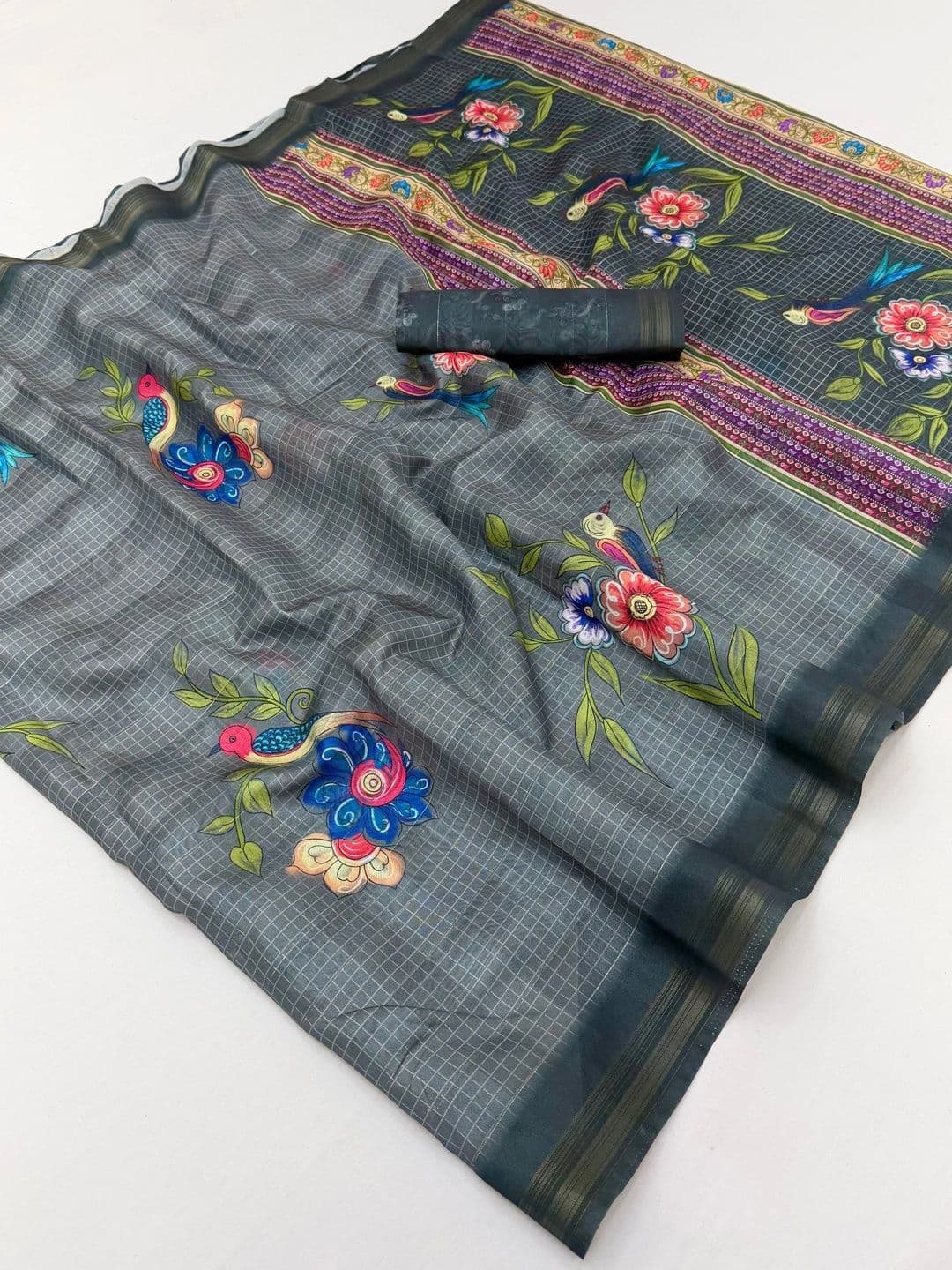 NARIVESH TRENDS Floral Saree thumbnail 3