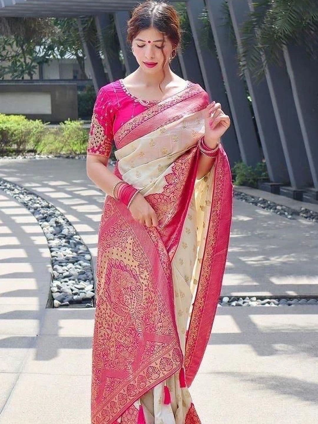 PAZVADI Woven Design Zari Silk Blend Designer Kanjeevaram Saree - view 1