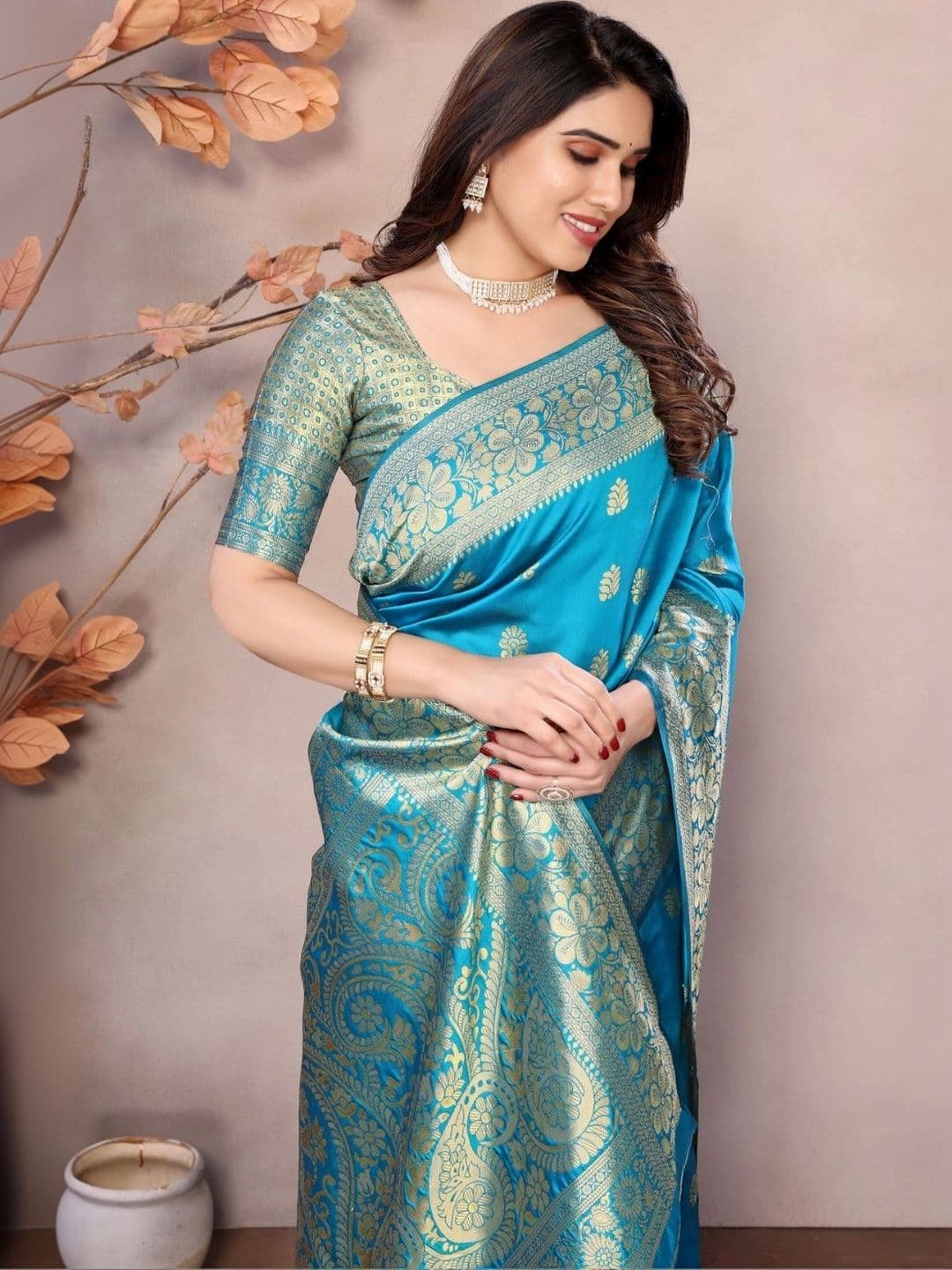 ODHNEE Woven Design Zari Silk Blend Designer Banarasi Saree thumbnail 2