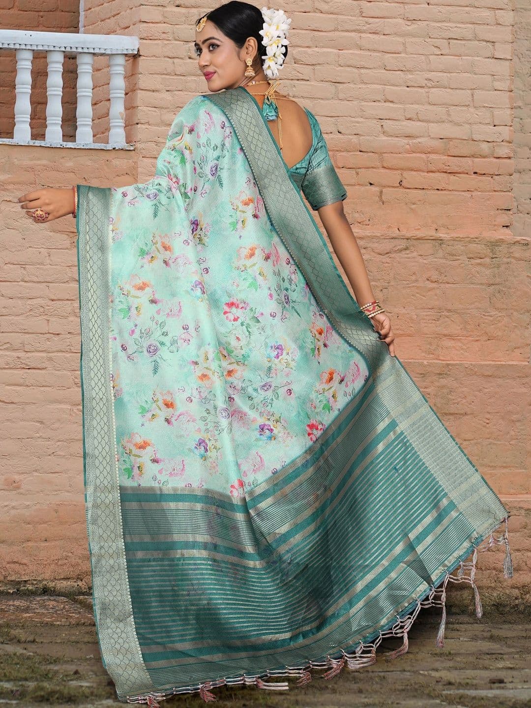 NARIVESH TRENDS Floral Zari Art Silk Saree thumbnail 4