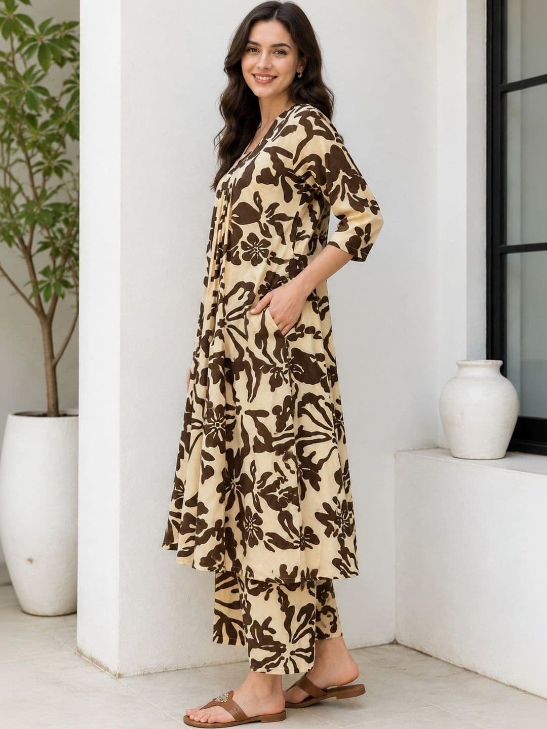EVANORA Women Floral Printed Regular Kurta with Palazzos thumbnail 5