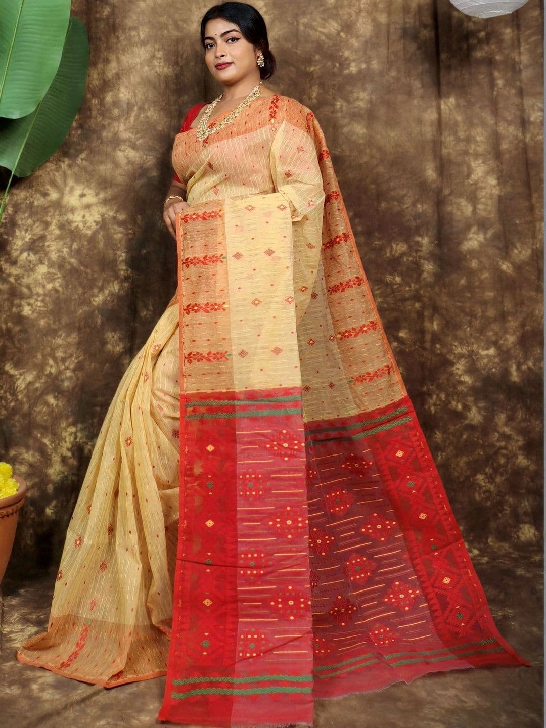 Monde Avenir Woven Design Jamdani Saree thumbnail 2