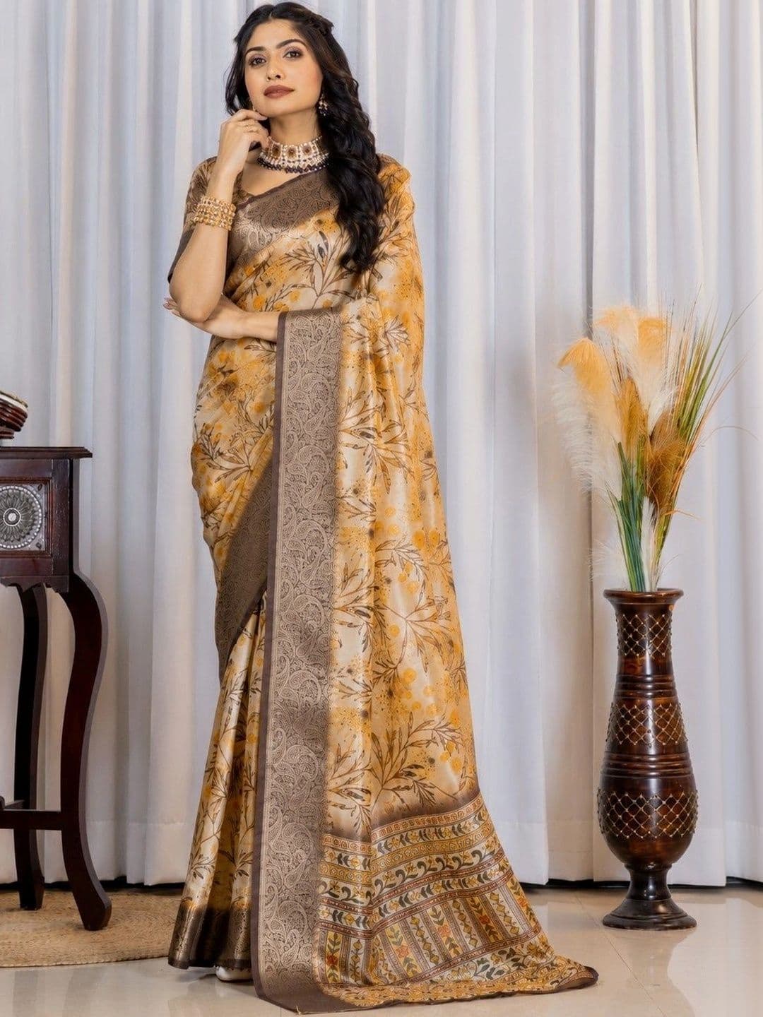 Sampada india Floral Silk Blend Saree thumbnail 2