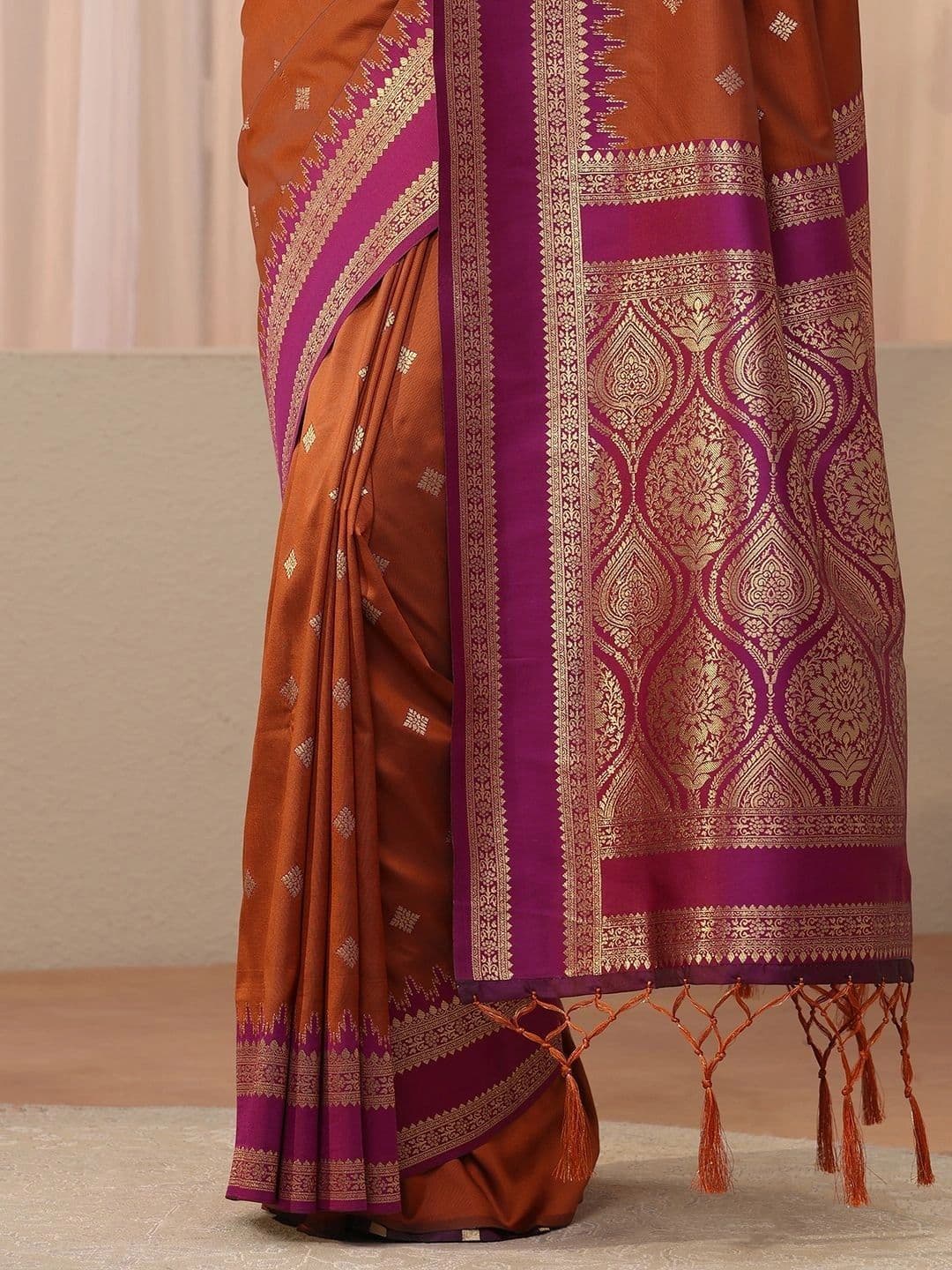 Libas Woven Design Zari Silk Blend Saree thumbnail 3
