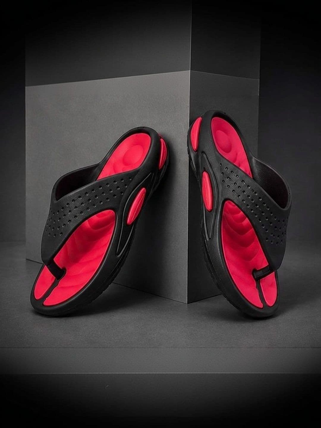 VOOLIO Men Colourblocked Thong Flip-Flops - view 1