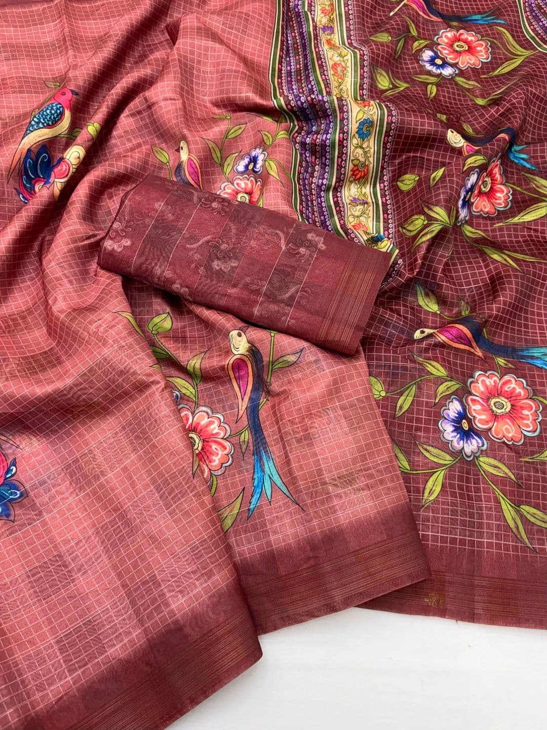 NARIVESH TRENDS Floral Saree thumbnail 3