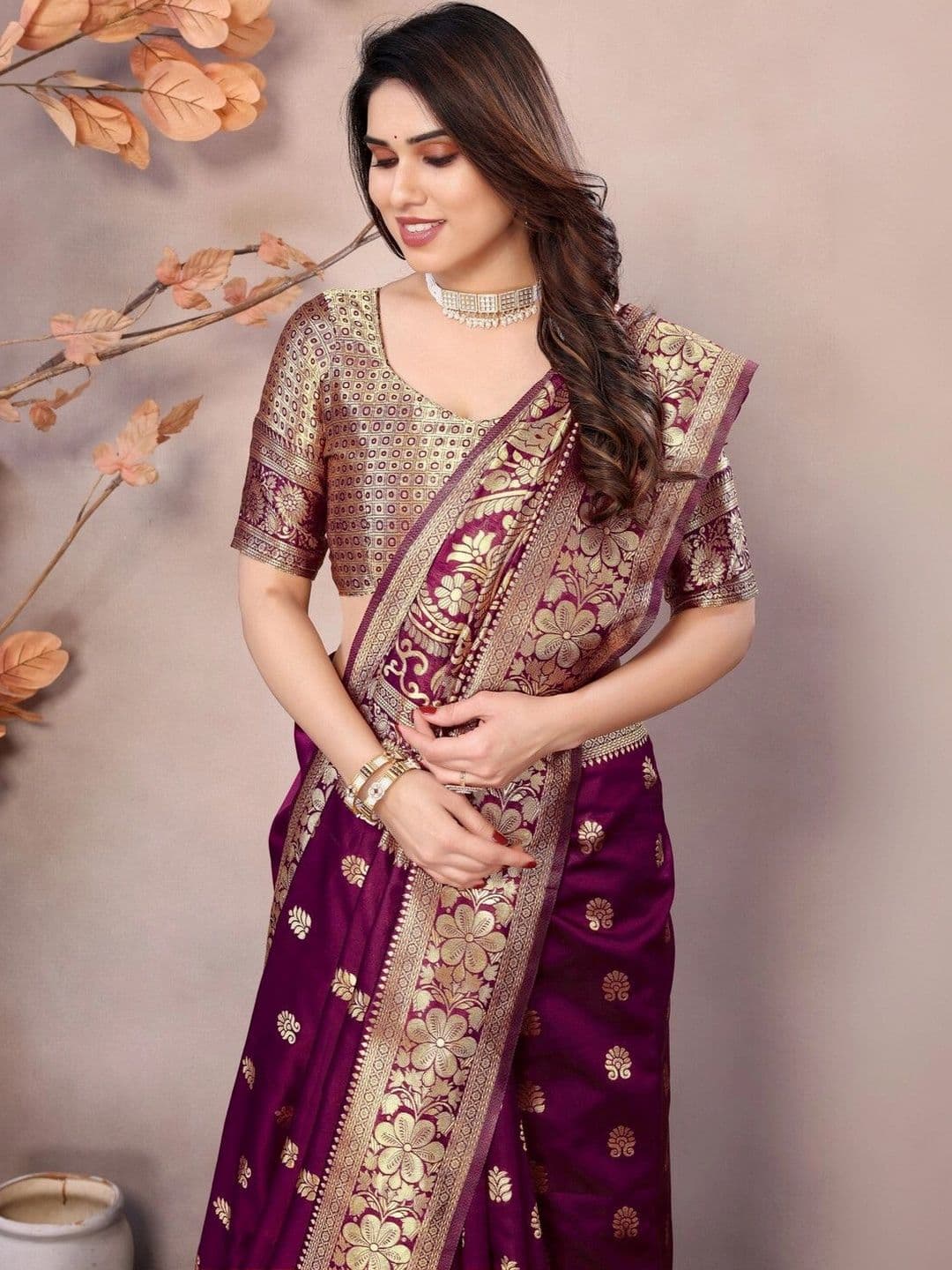 ODHNEE Woven Design Zari Silk Blend Designer Banarasi Saree thumbnail 3