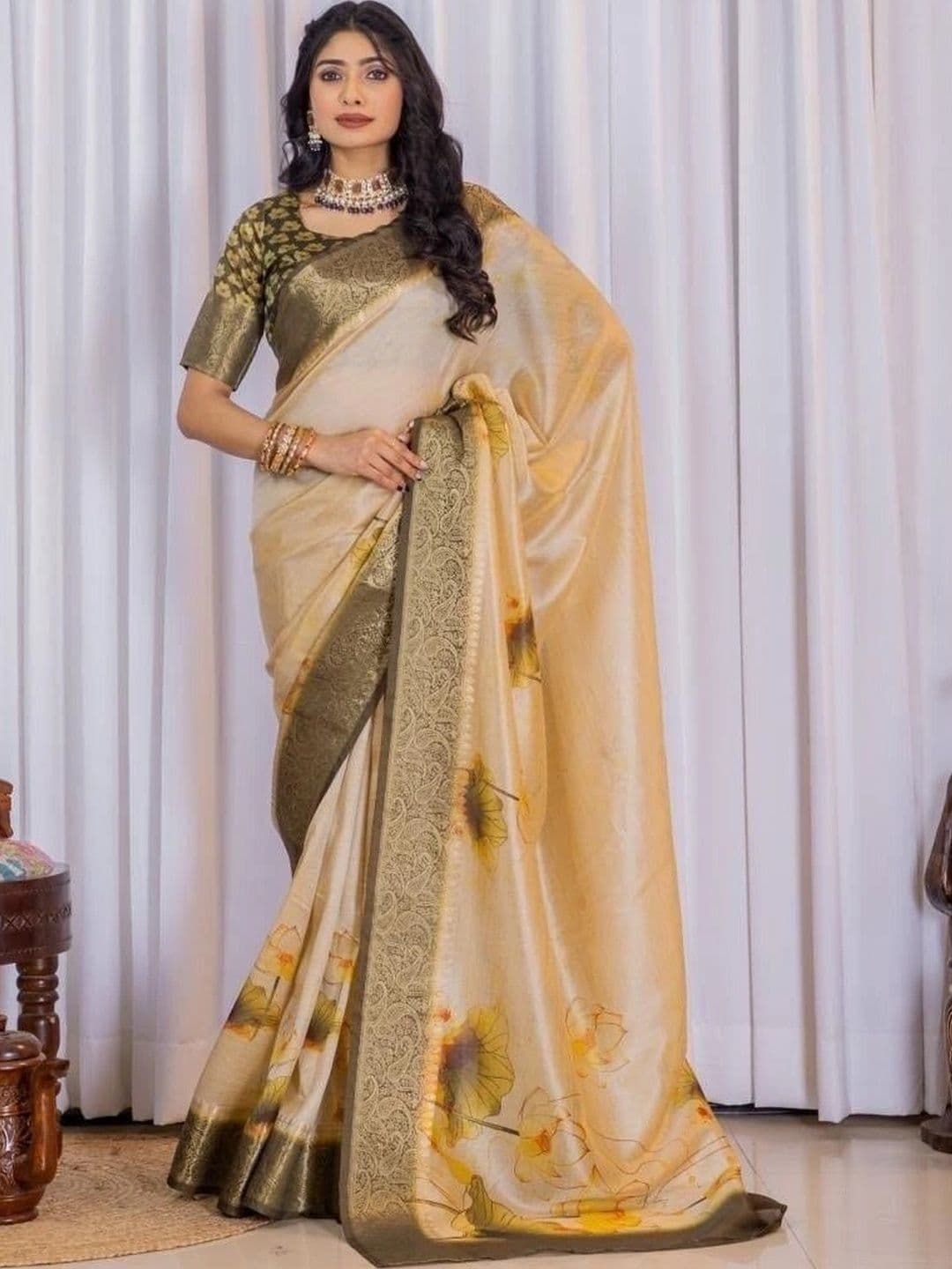 Sampada india Floral Silk Blend Saree thumbnail 2