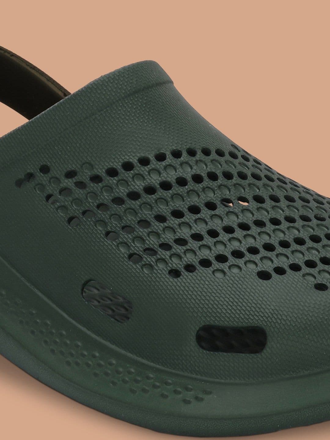 HRX by Hrithik Roshan Men Green Self Design Rubber Clogs thumbnail 5