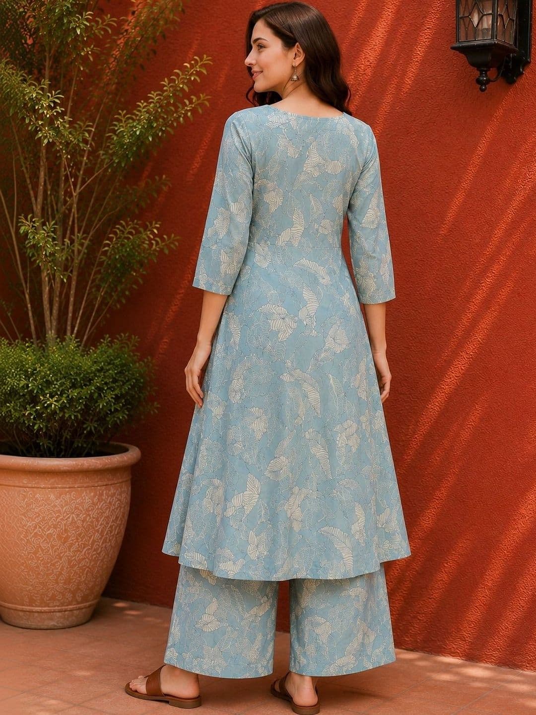 EVANORA Women Floral Printed Pleated Kurta with Palazzos thumbnail 2