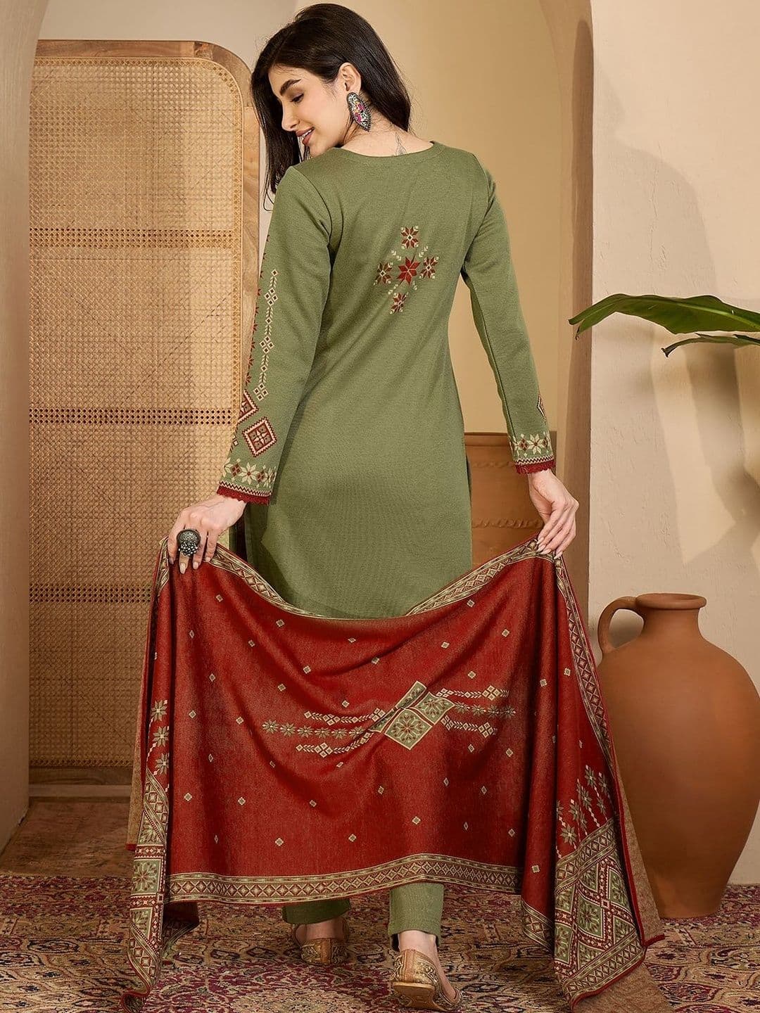 Sangria Ethnic Motifs Winter Pashmina Woven Design Straight Kurta With Trouser & Dupatta thumbnail 2