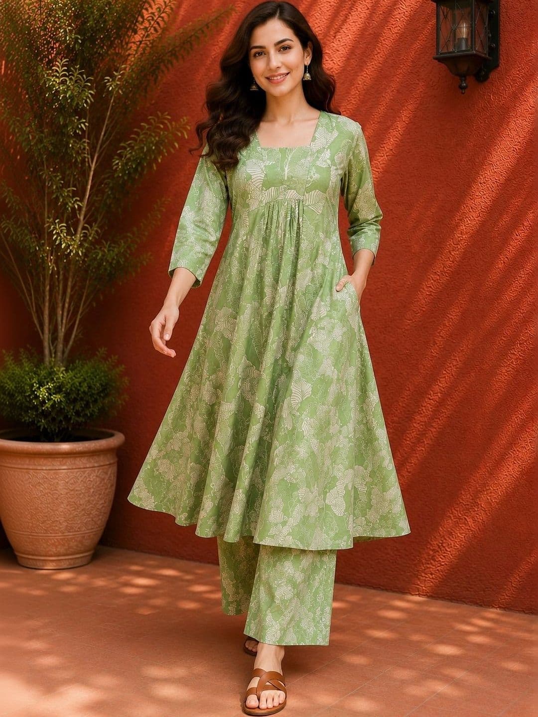 EVANORA Women Floral Printed Empire Kurta with Palazzos - view 1