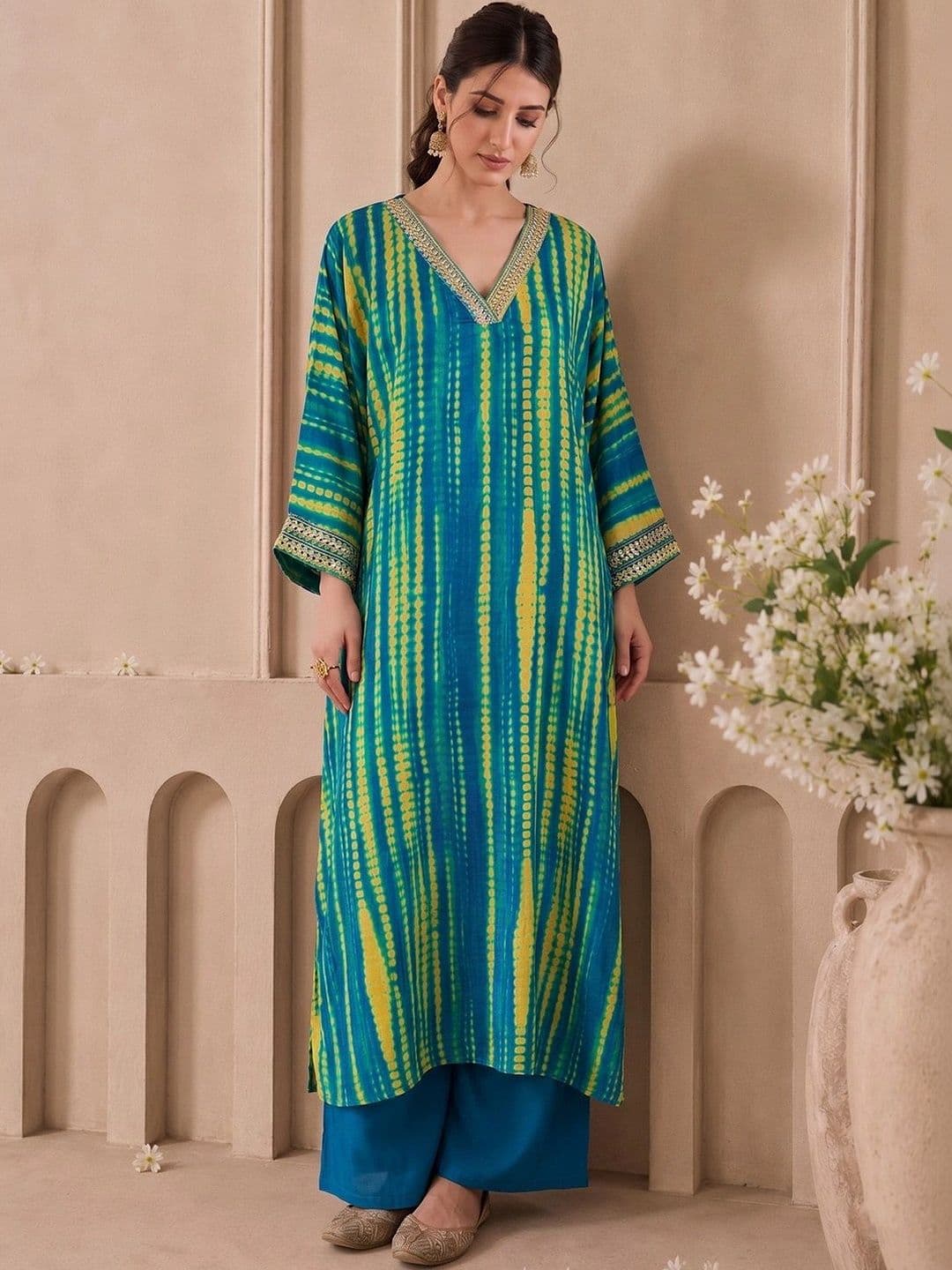 Varanga Women Dyed Regular Thread Work Kurta with Palazzos - view 1