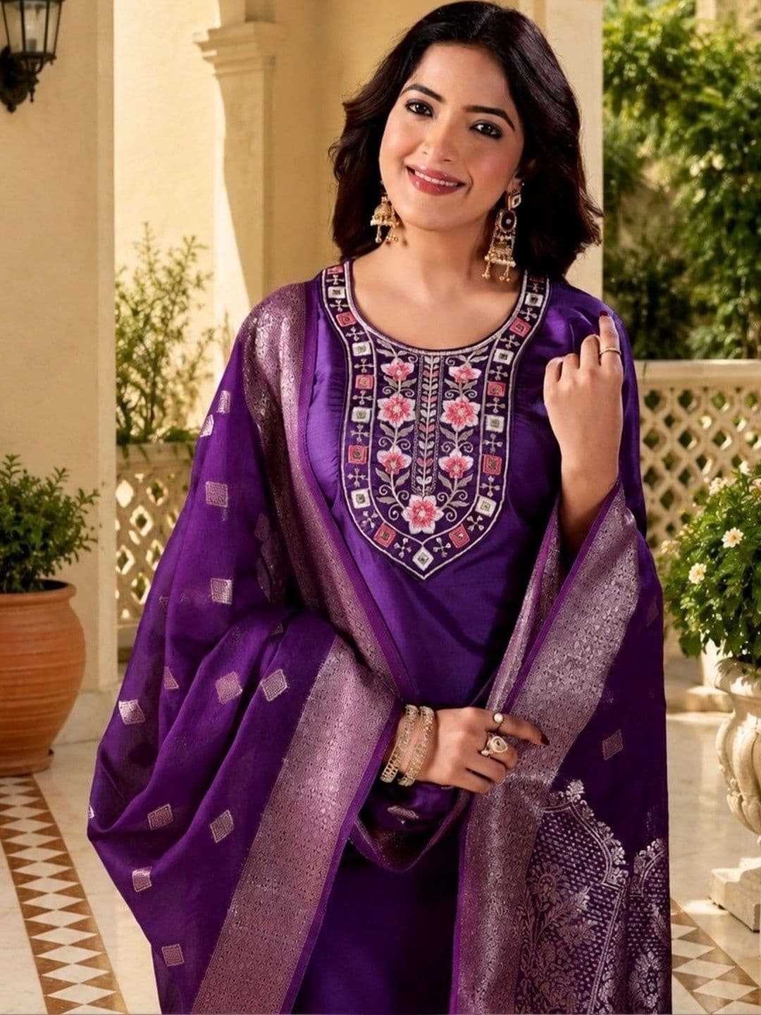 Klotden Women Ethnic Motifs Embroidered Regular Thread Work Kurta with Trousers & With Dupatta thumbnail 2
