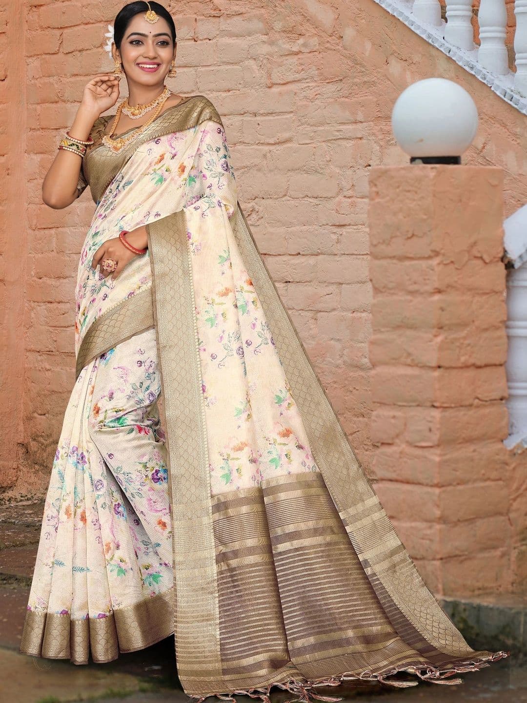 NARIVESH TRENDS Floral Zari Art Silk Saree thumbnail 3