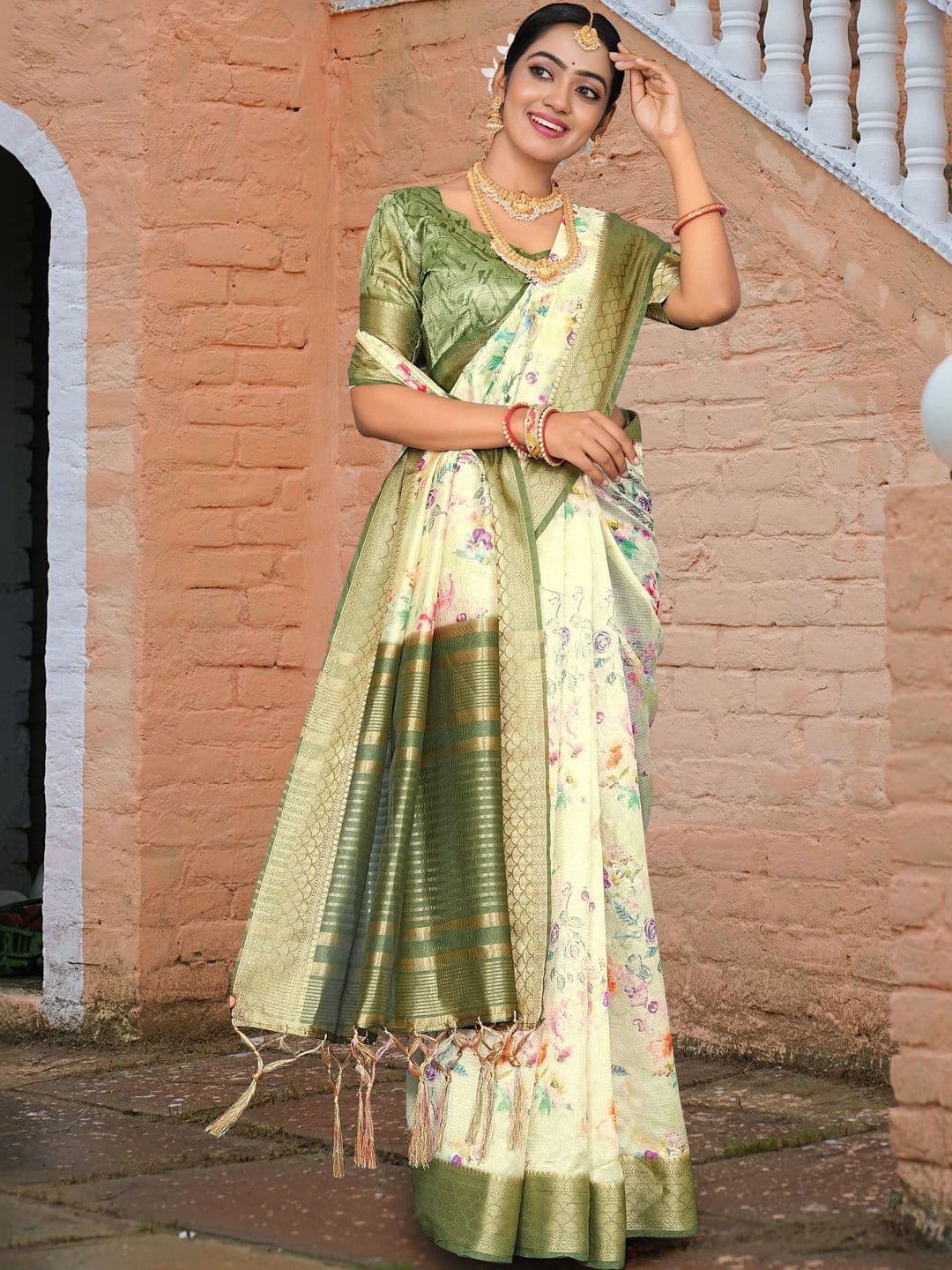 NARIVESH TRENDS Floral Zari Art Silk Saree - view 1