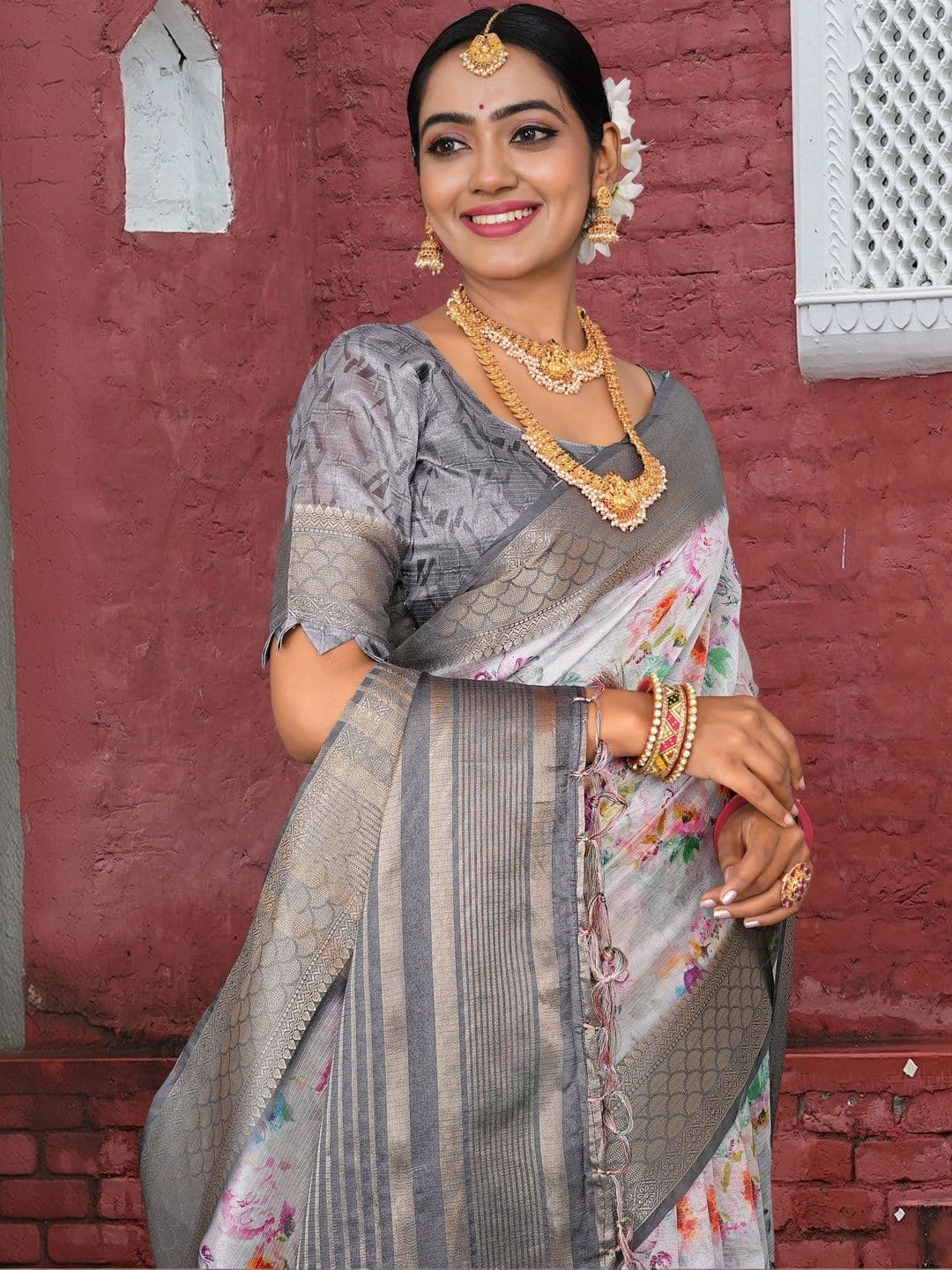NARIVESH TRENDS Floral Zari Art Silk Saree thumbnail 2