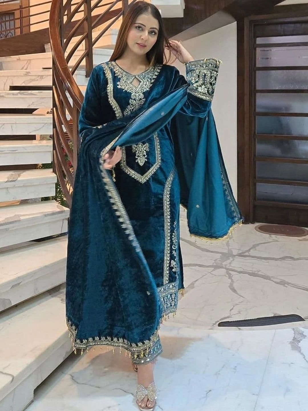 B&B Fashion Womend Regular Velvet Kurta with Trousers & With Dupatta thumbnail 5