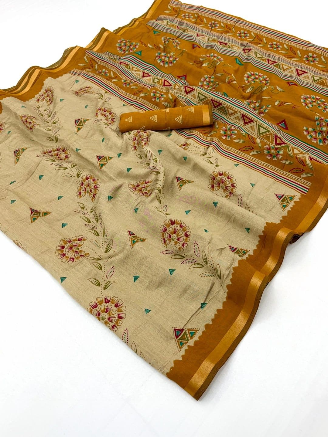NARIVESH TRENDS Floral Saree thumbnail 3