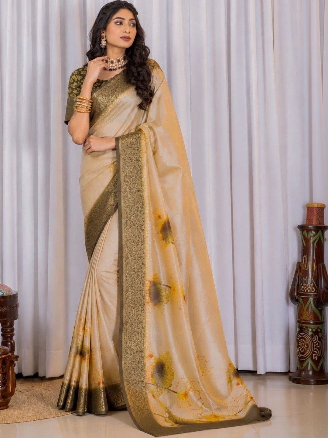 Sampada india Floral Silk Blend Saree thumbnail 3