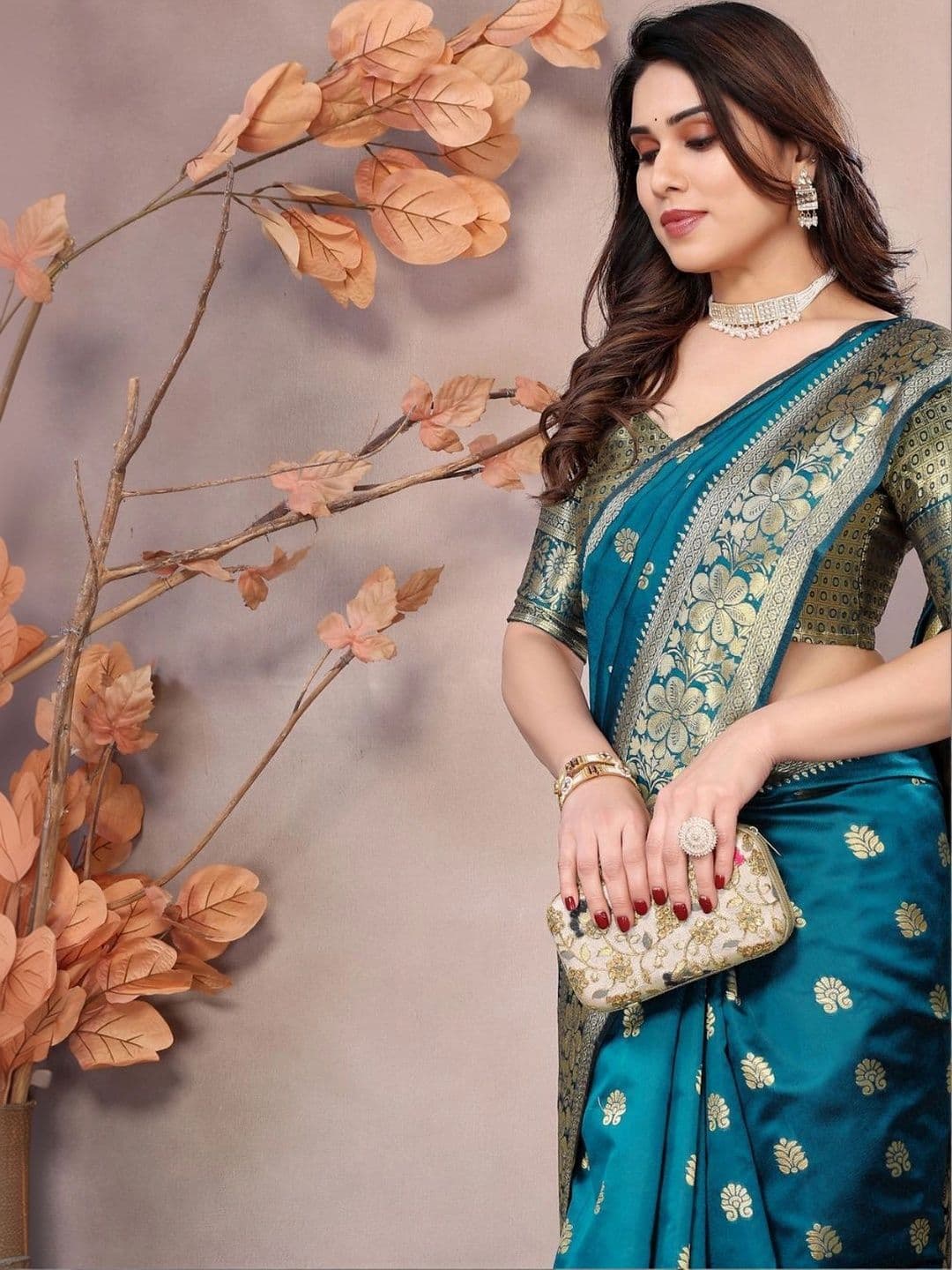 ODHNEE Woven Design Zari Silk Blend Designer Banarasi Saree thumbnail 2