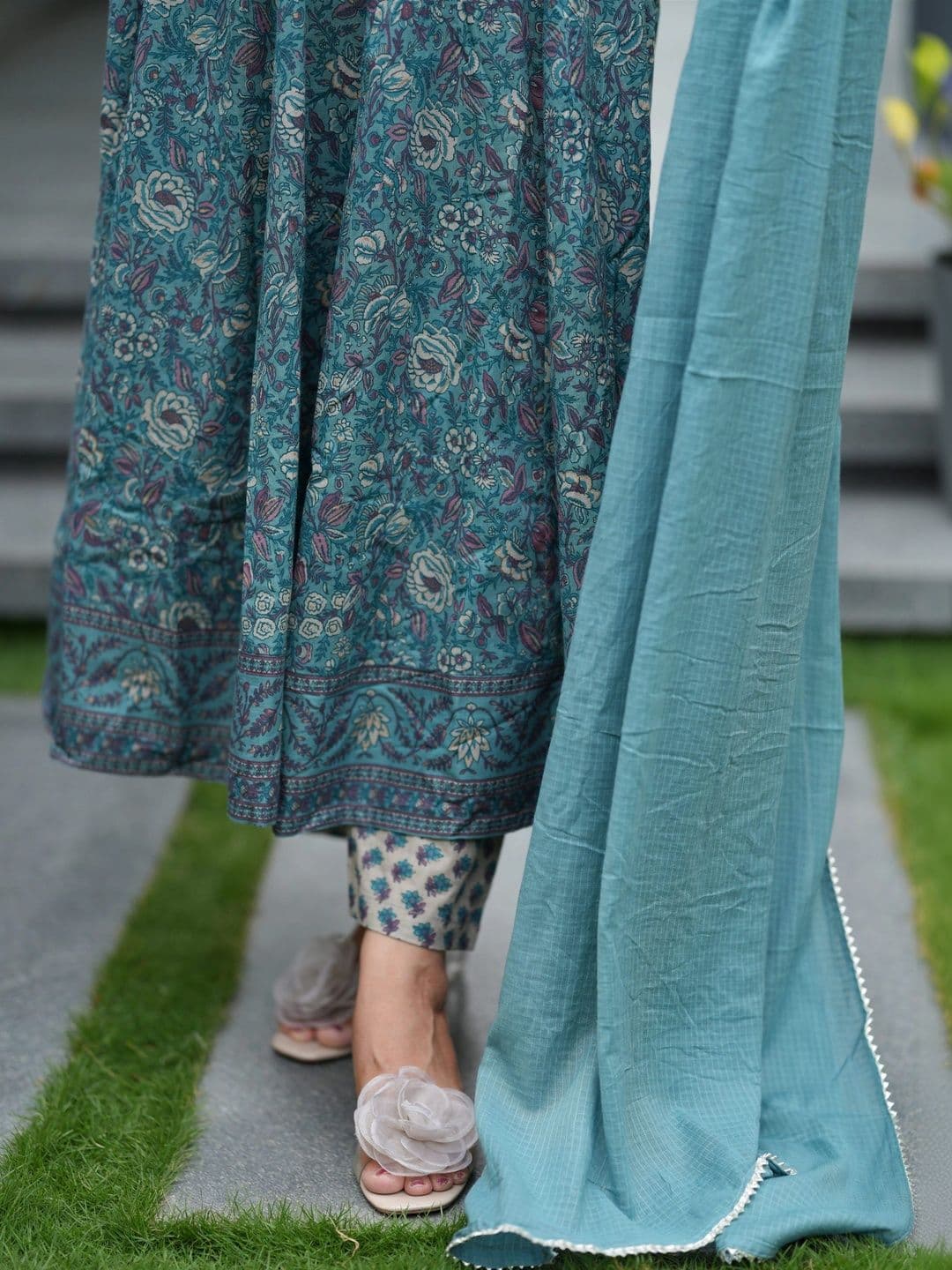 Dholkee Women Ethnic Motifs Printed Empire Gotta Patti Pure Cotton Kurta with Trousers & With Dupatta thumbnail 5