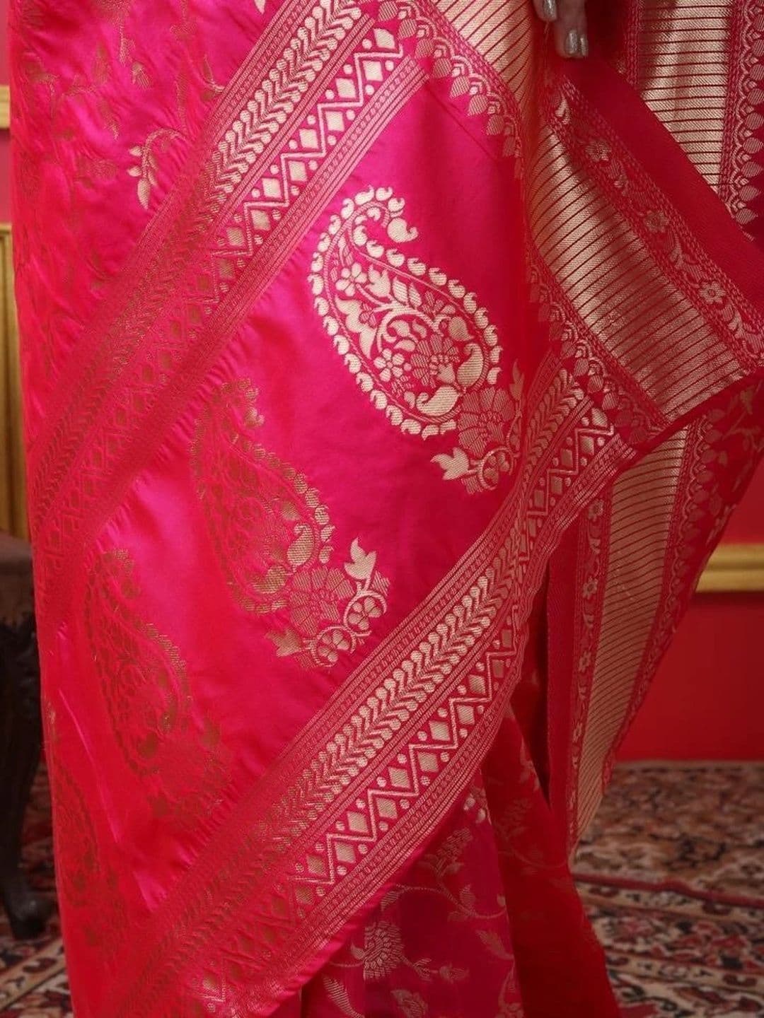 VYOM CREATION Woven Design Zari Art Silk Banarasi Saree thumbnail 7