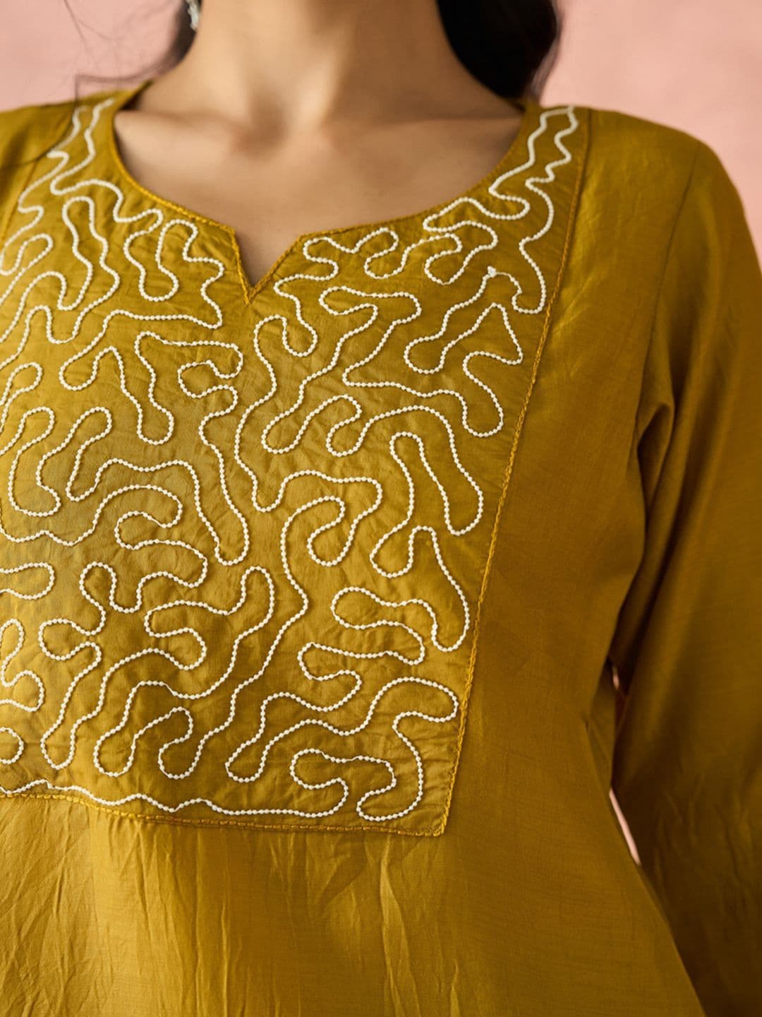 KALINI  Geometric Yoke Design Thread Work Notch-Neck Straight Kurta With Trousers thumbnail 6