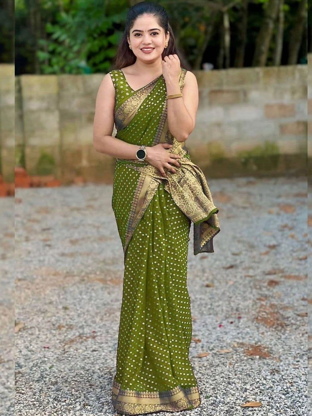 Milvia Woven Design Zari Silk Blend Designer Banarasi Saree - view 1