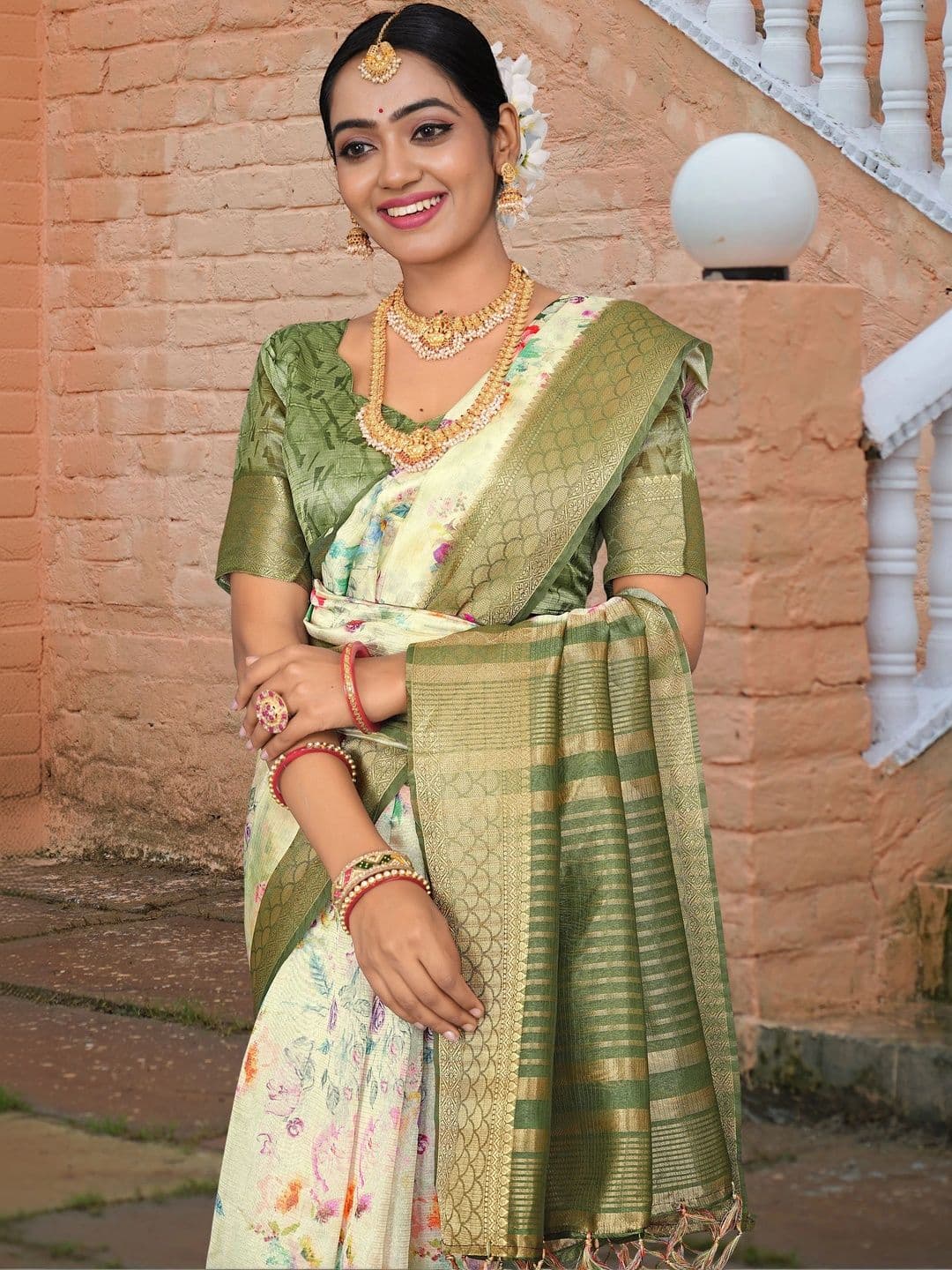 NARIVESH TRENDS Floral Zari Art Silk Saree thumbnail 4