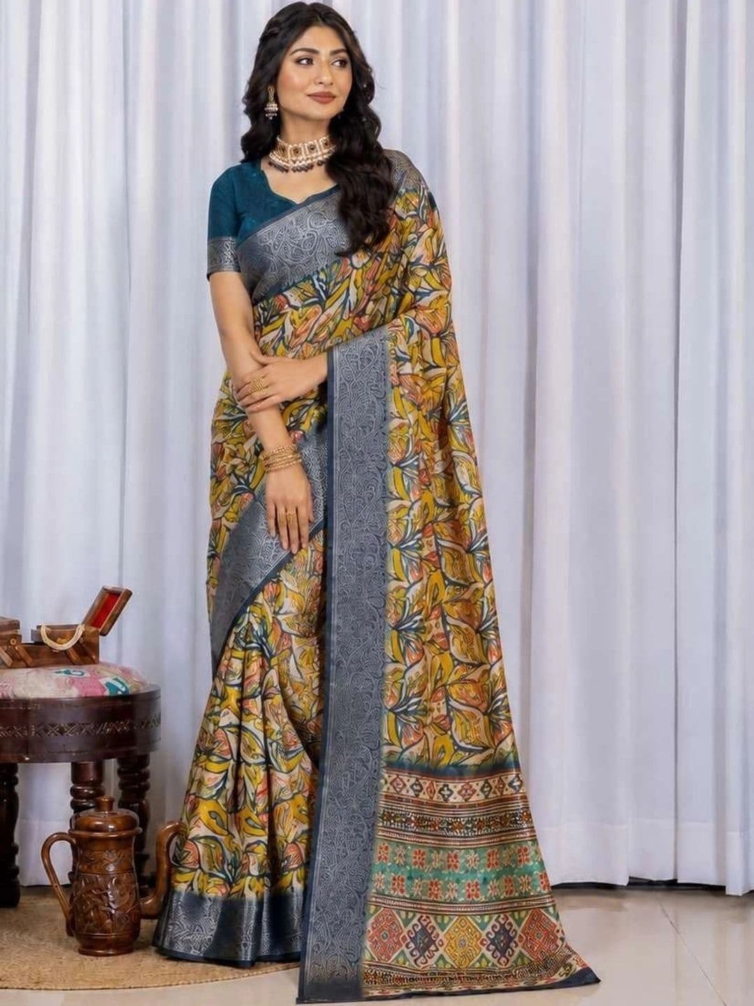 Sampada india Floral Silk Blend Saree thumbnail 4