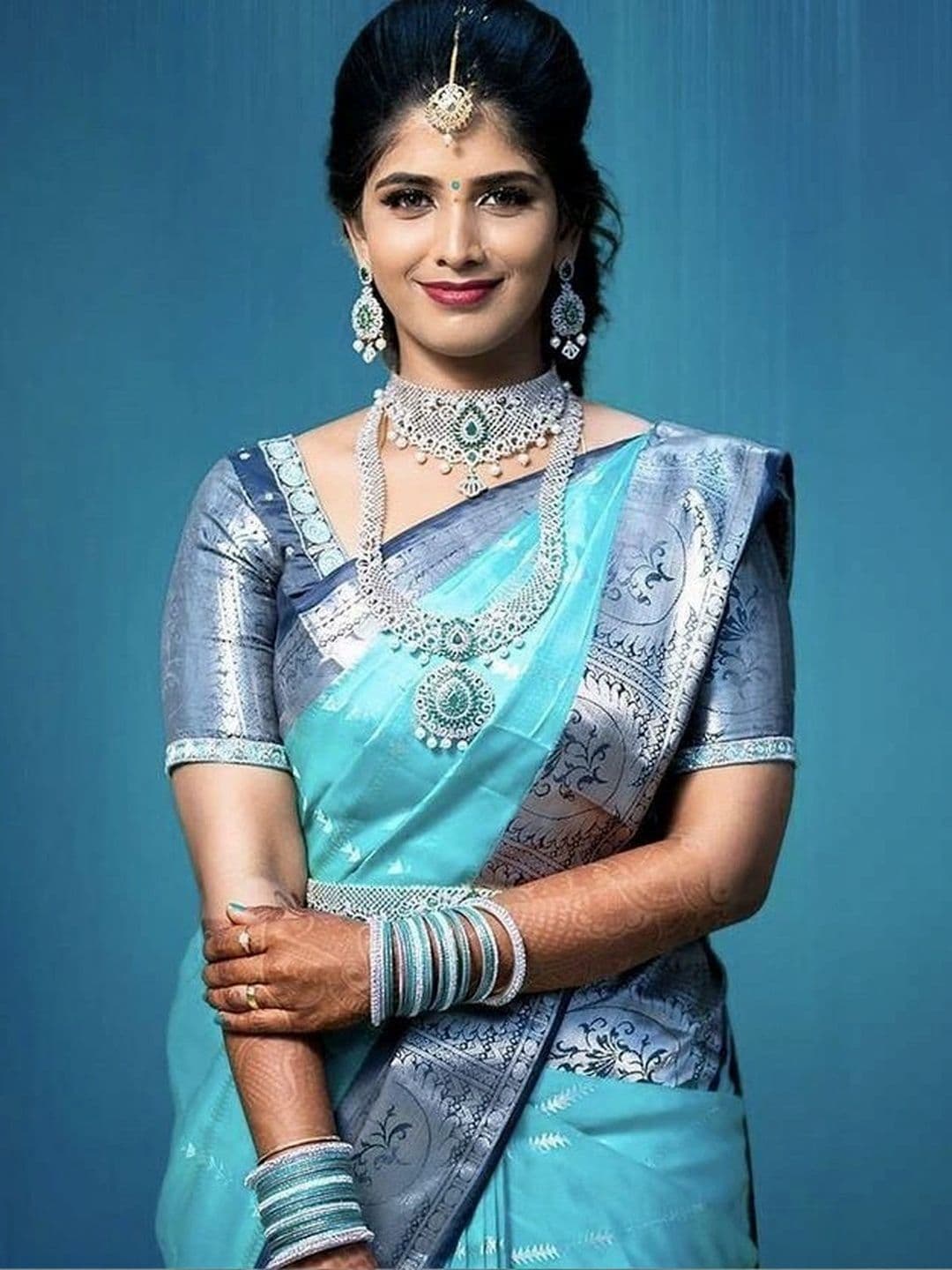 PAZVADI Woven Design Zari Silk Blend Designer Kanjeevaram Saree thumbnail 4