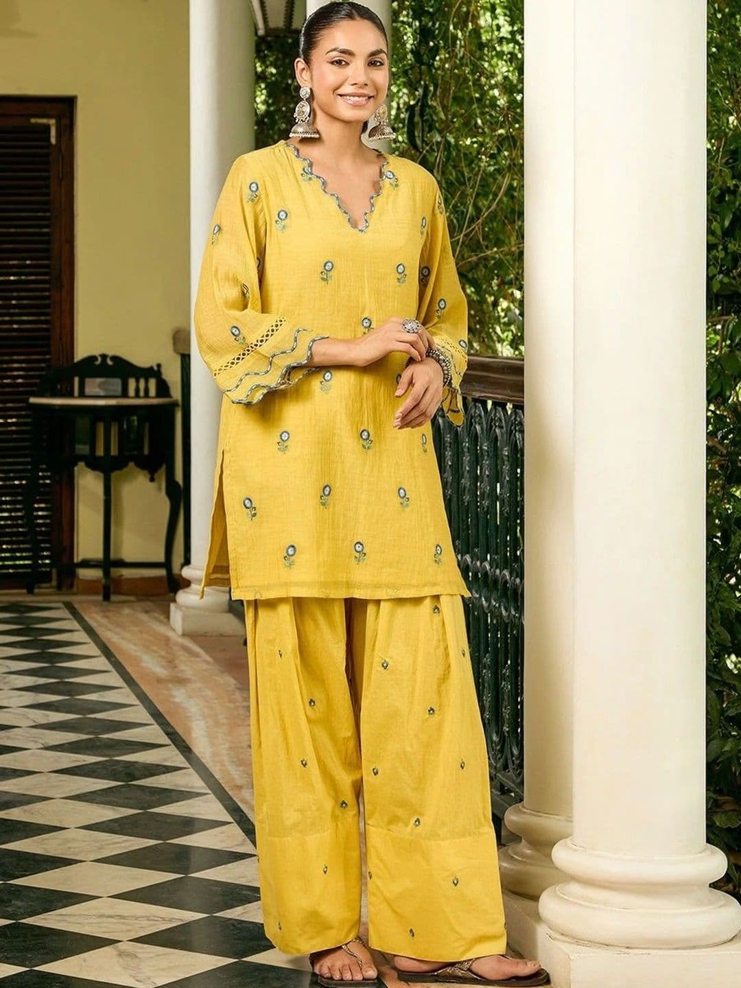 B&B Fashion Women Ethnic Motifs Embroidered Regular Thread Work Kurta with Palazzos & With Dupatta thumbnail 2