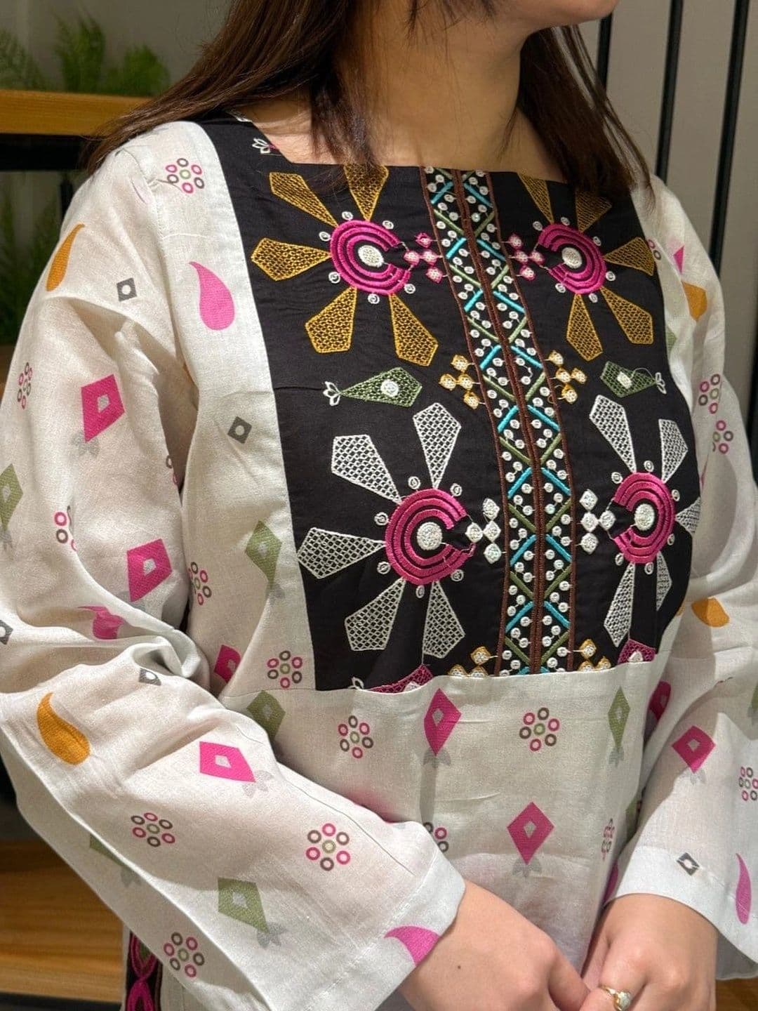 SHRI MAYA BOUTIQUE Women Ethnic Motifs Printed Regular Pure Cotton Kurta with Trousers thumbnail 3