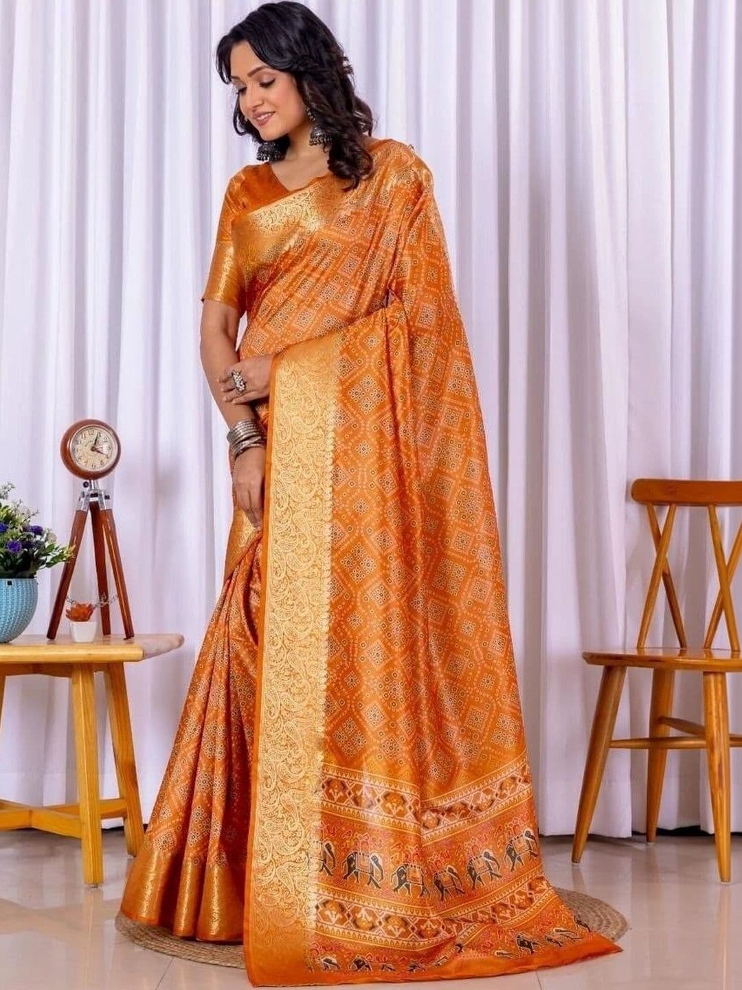 Sampada india Woven Design Zari Silk Blend Saree thumbnail 3
