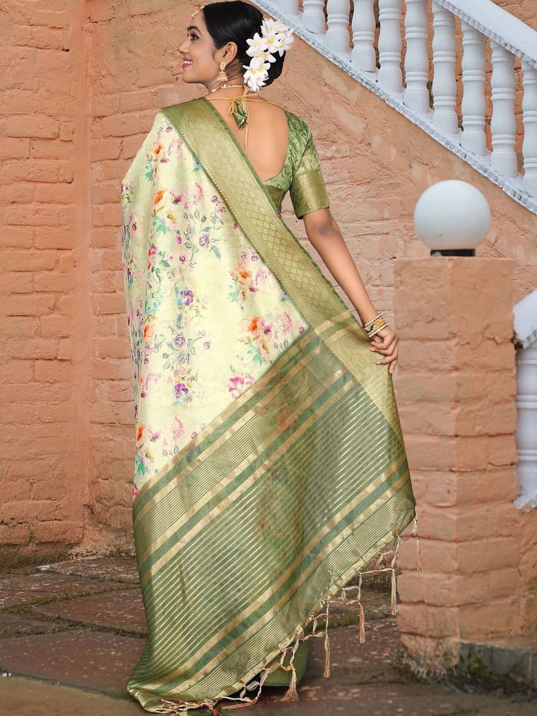 NARIVESH TRENDS Floral Zari Art Silk Saree thumbnail 3